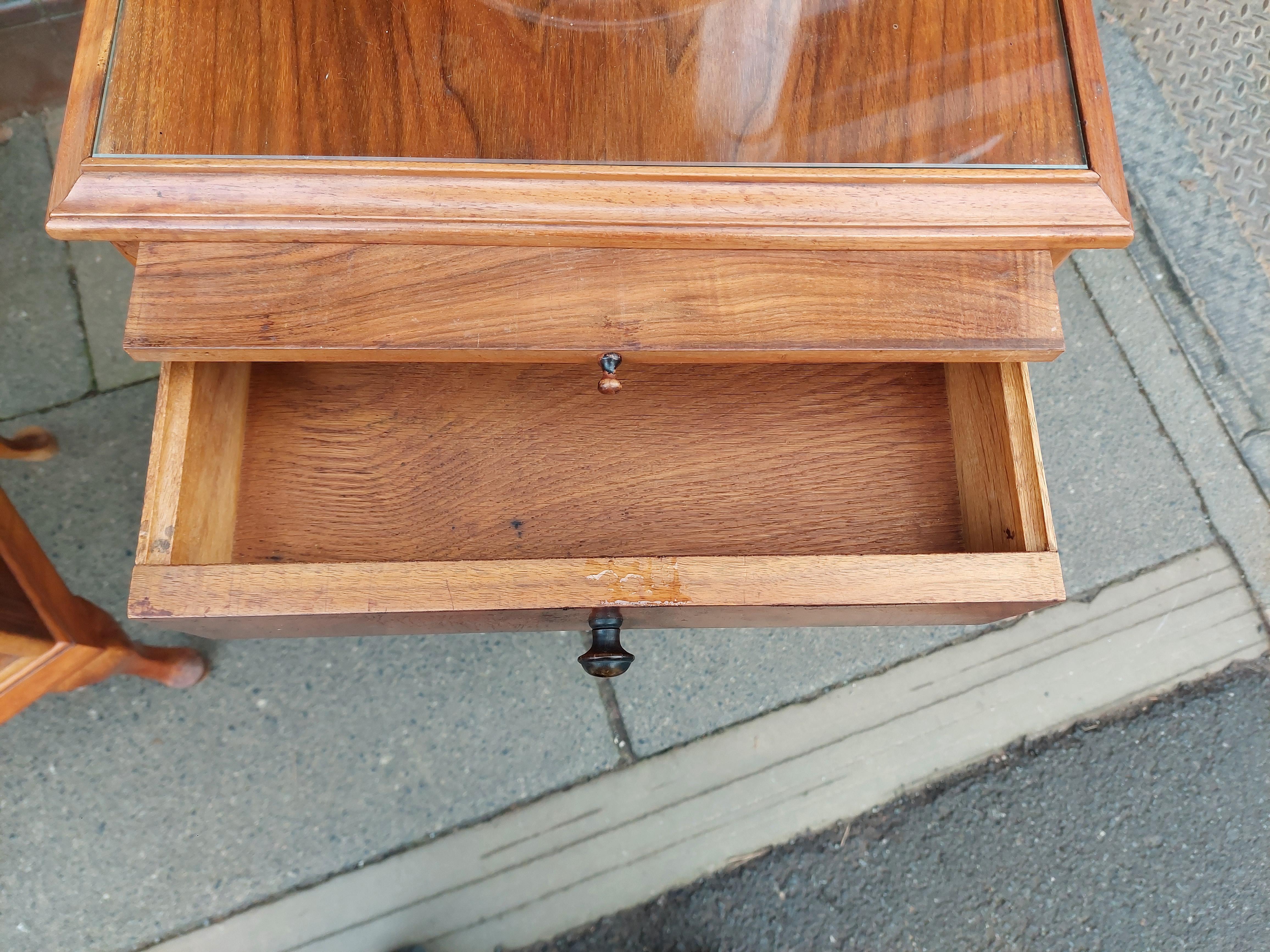 Porcelain Pair of Art Deco Figured Walnut Bedside Cabinets For Sale
