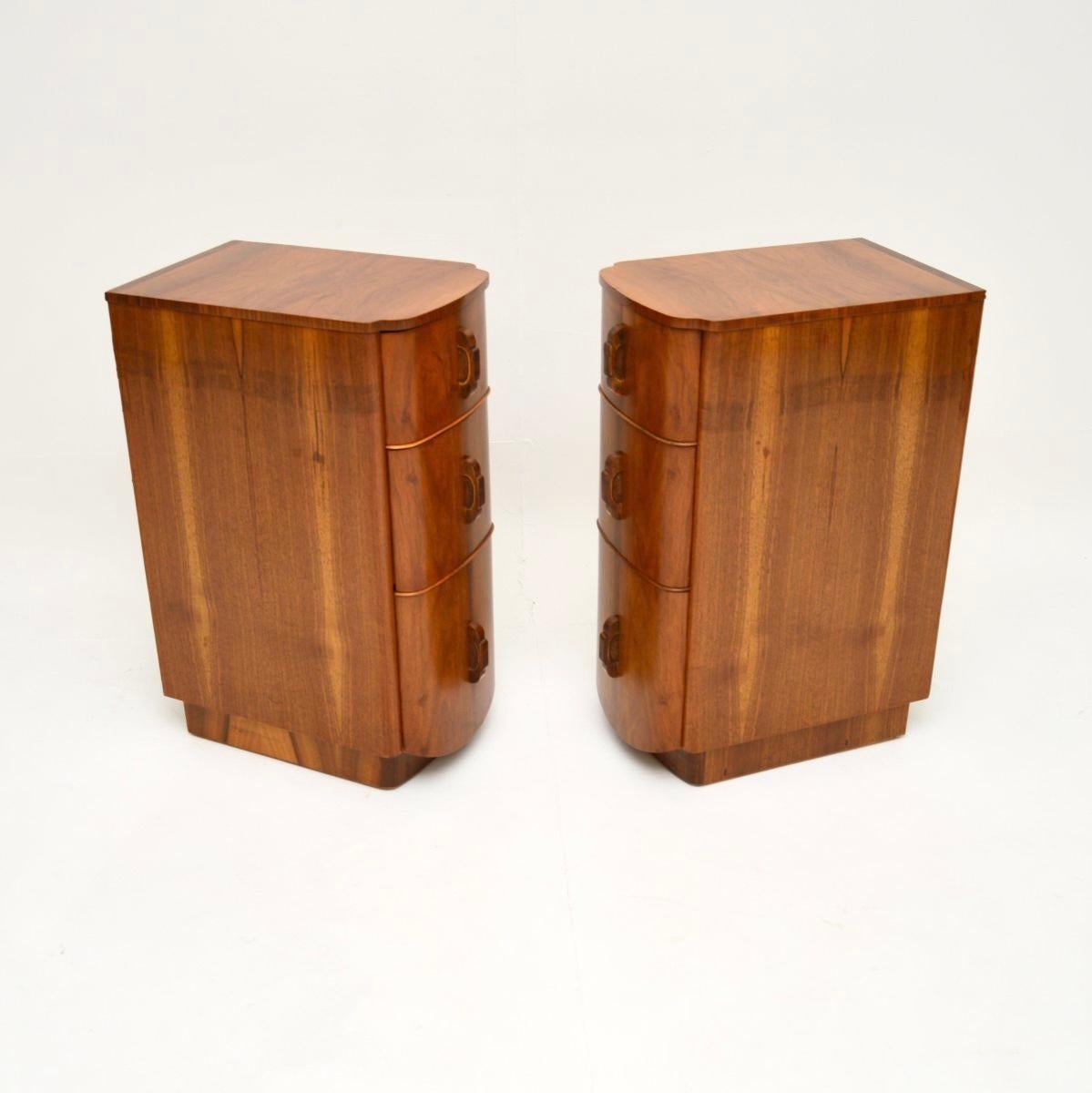 Pair of Art Deco Figured Walnut Bedside Chests In Good Condition For Sale In London, GB