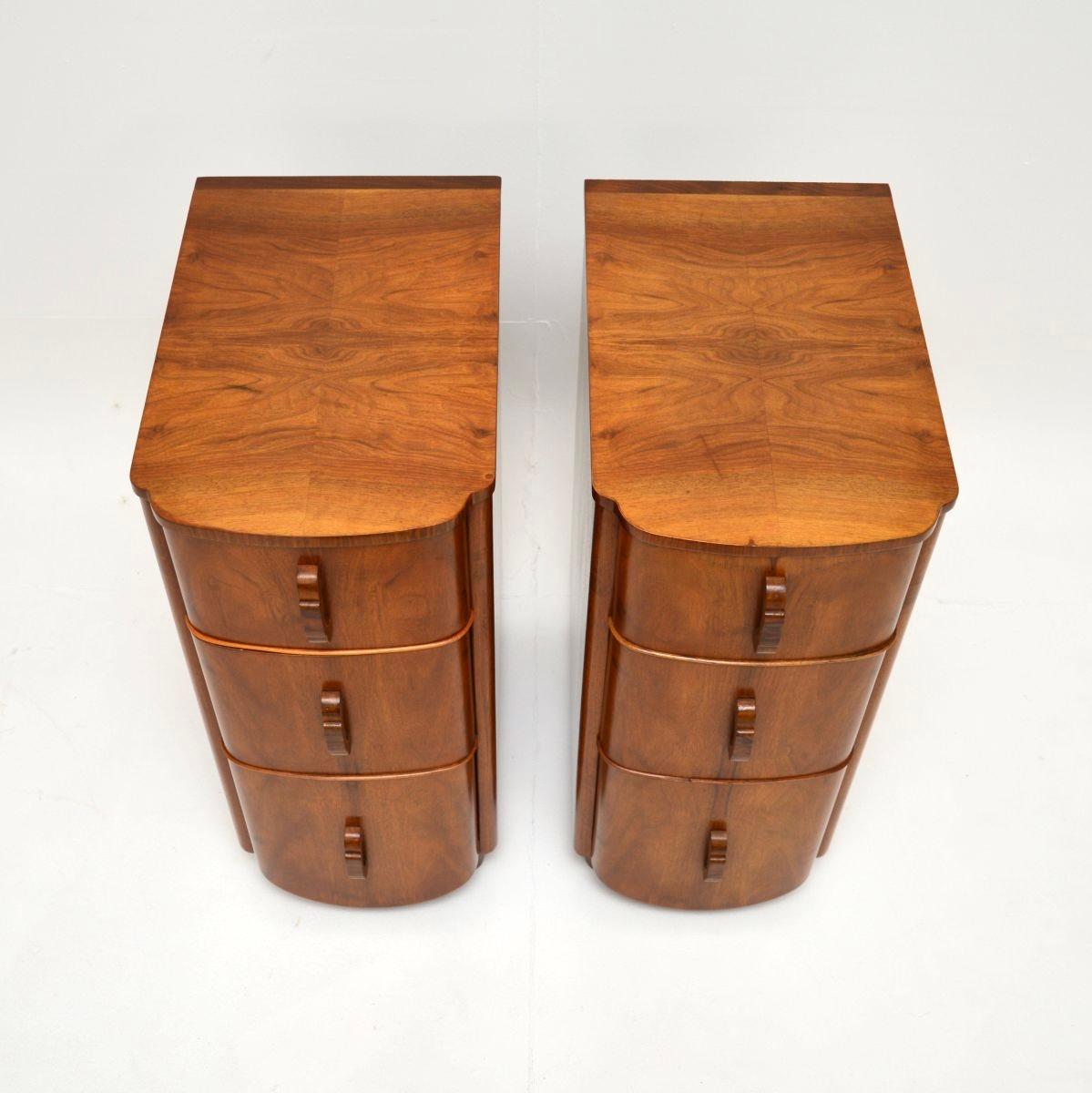 Mid-20th Century Pair of Art Deco Figured Walnut Bedside Chests For Sale