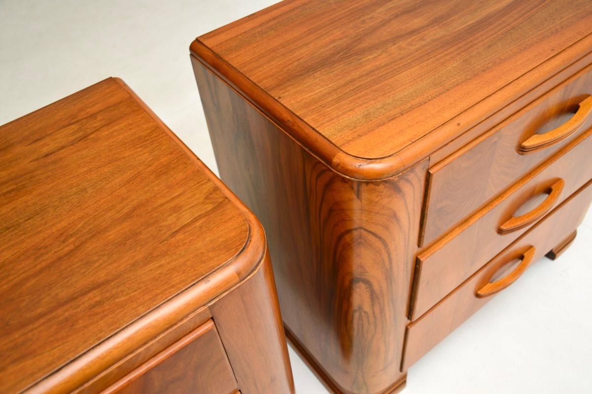 Coppia di comodini in noce figurato Art Déco in vendita 2