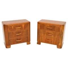 Paire de commodes Art Déco en noyer sculpté
