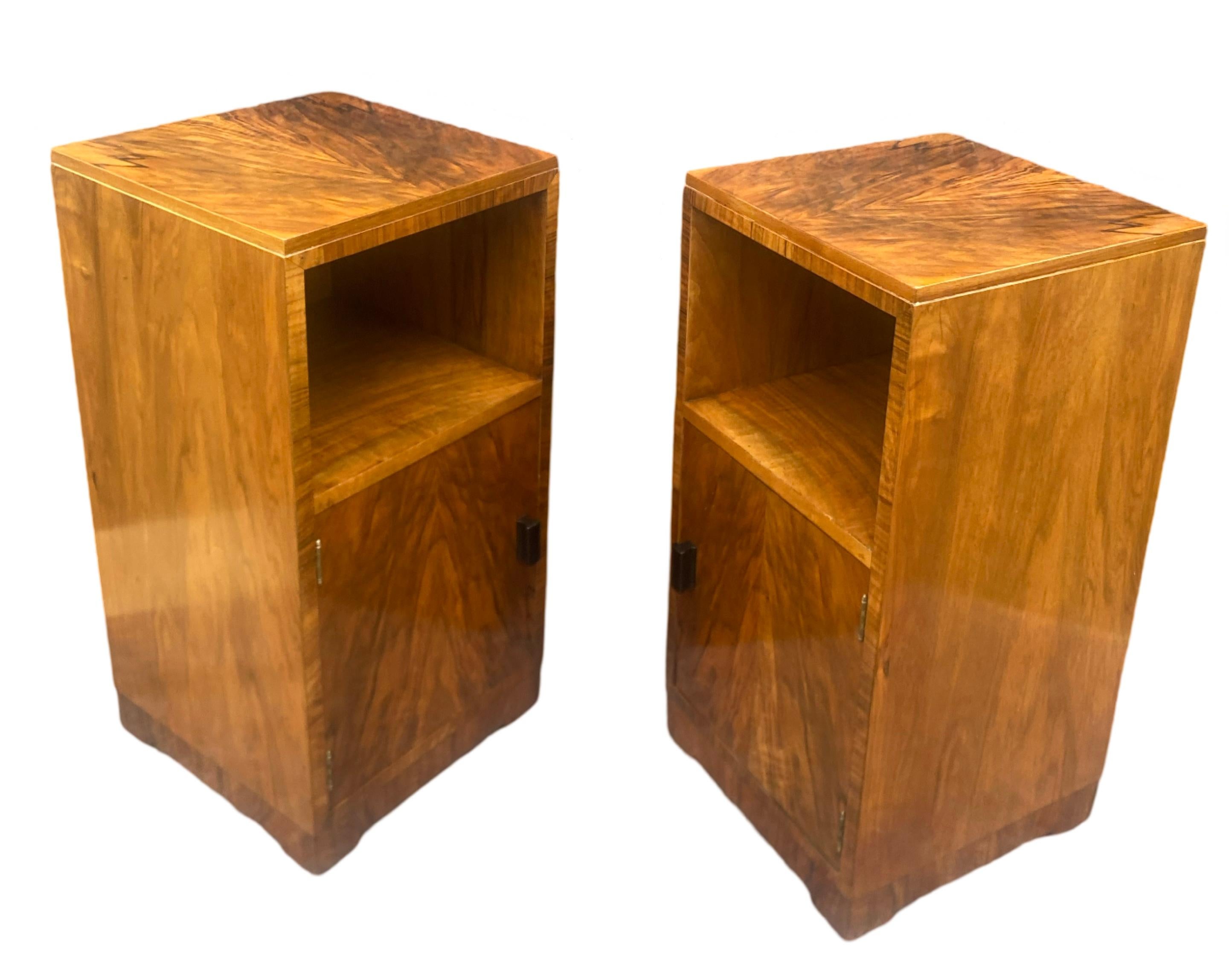 Pair of Art Deco Figured Walnut nightstands For Sale 5