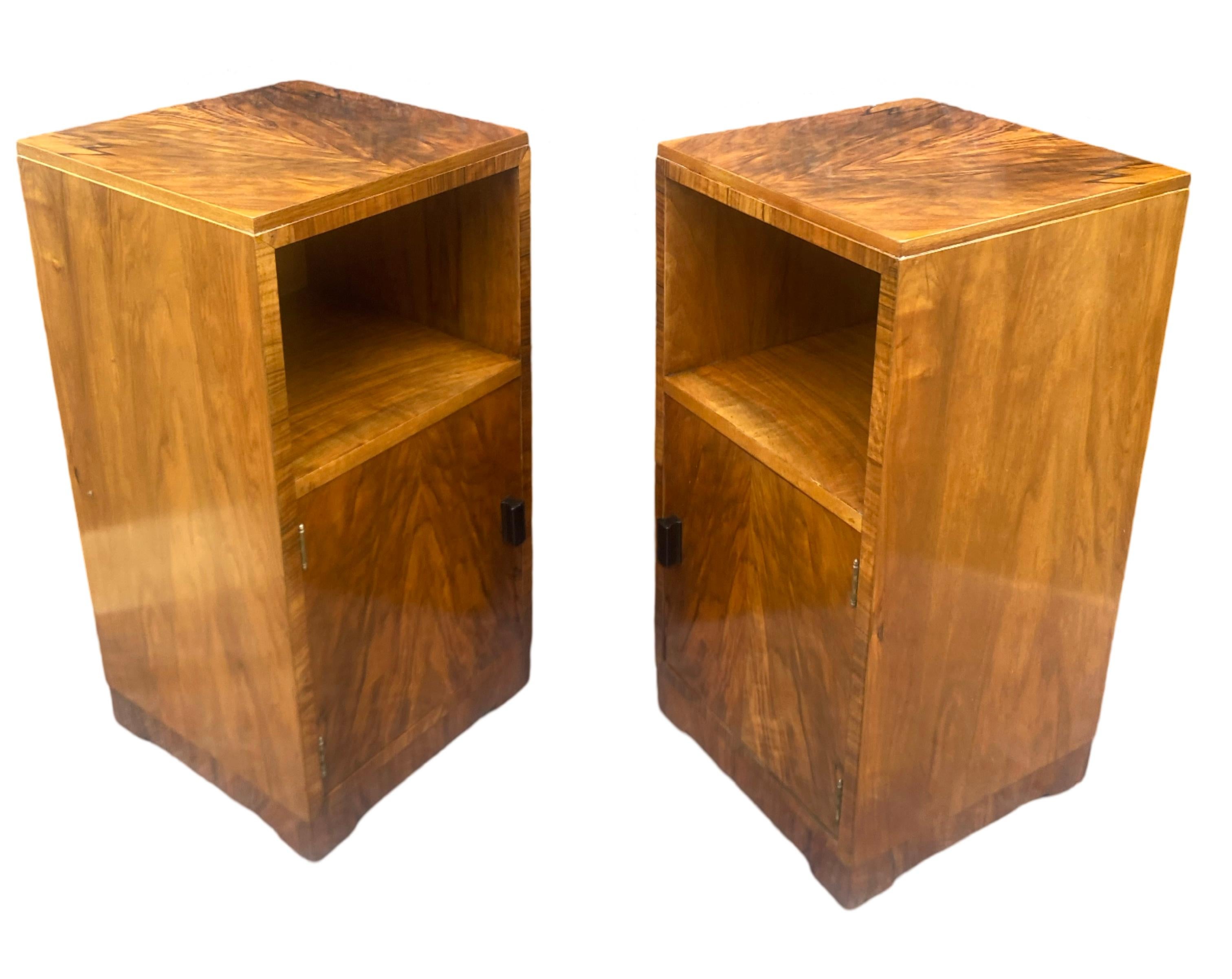 Pair of Art Deco Figured Walnut nightstands For Sale 1
