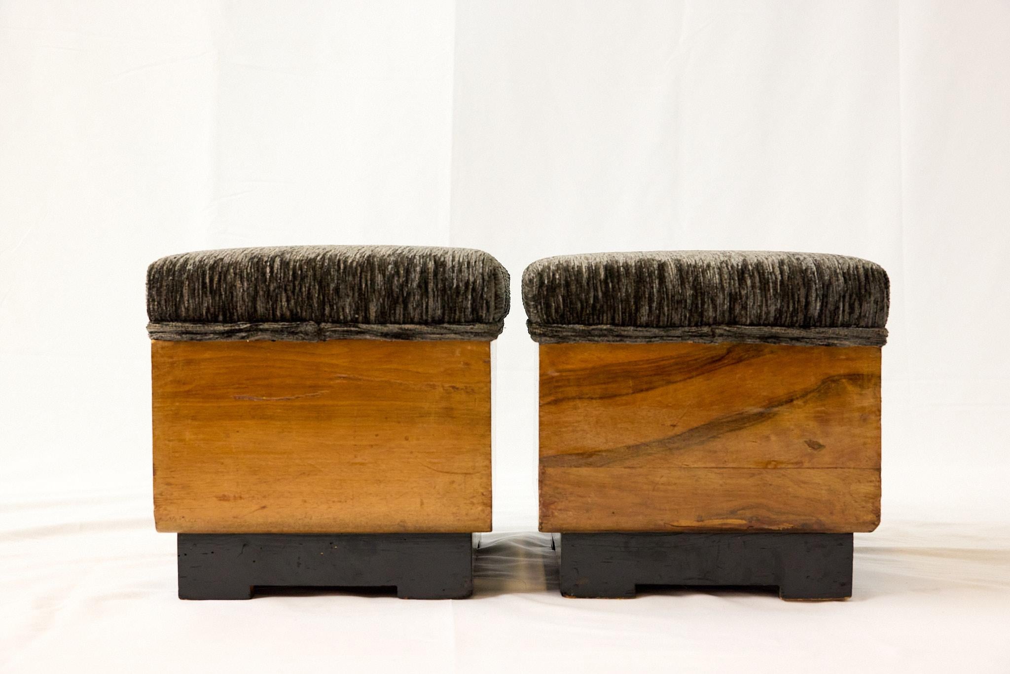 Paire de tabourets Art Déco en noyer, Italie années 1930 Bon état - En vente à Atlanta, GA