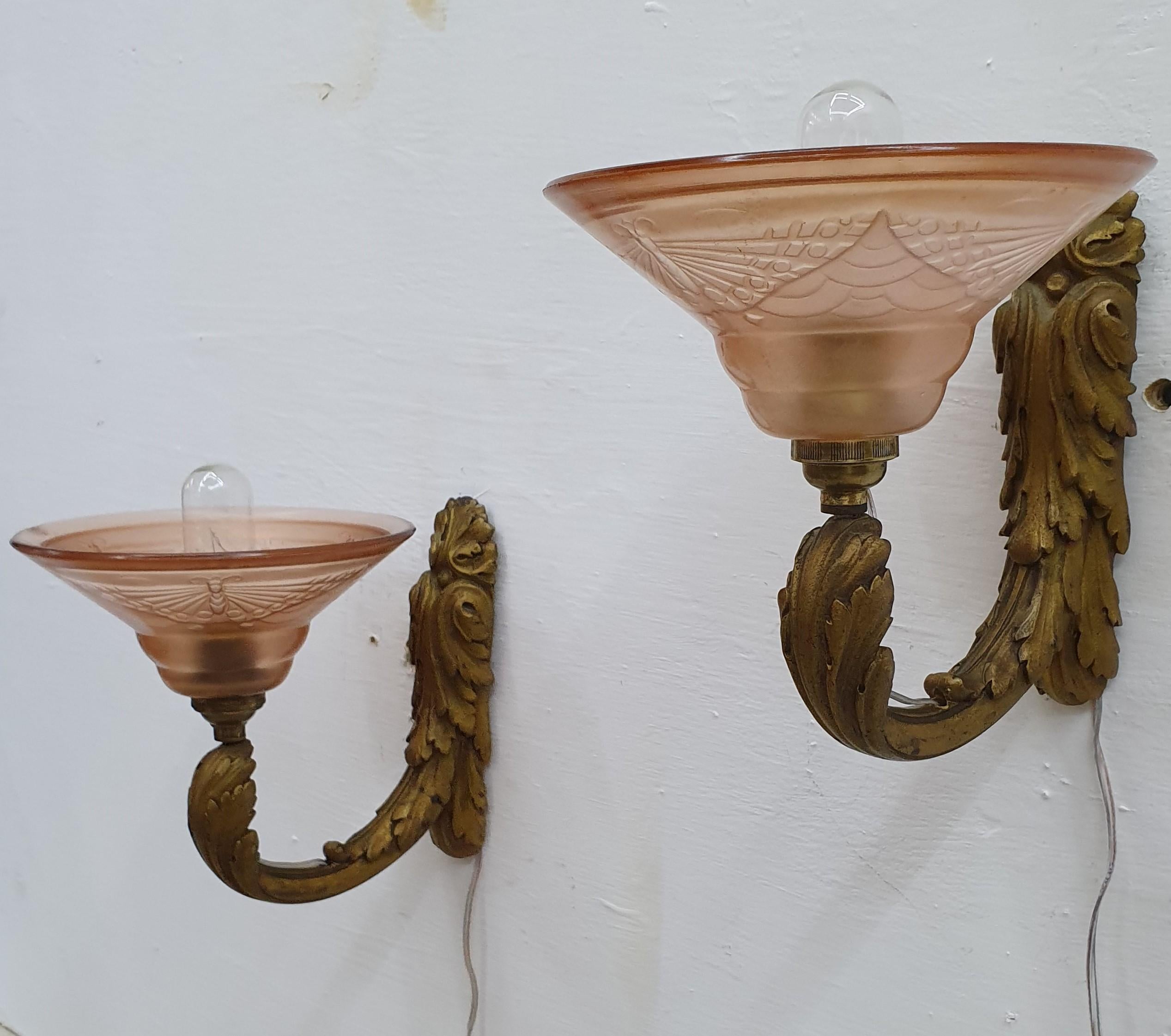 Pair of Art Deco French high quality gilded solid bronze sconces with moulded pink glass shades depicting butterflies attributed to Muller Fres Lunneville, France circa 1930.