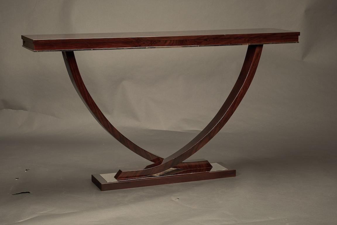 Pair of Art Deco French Consoles in Walnut (Art déco)