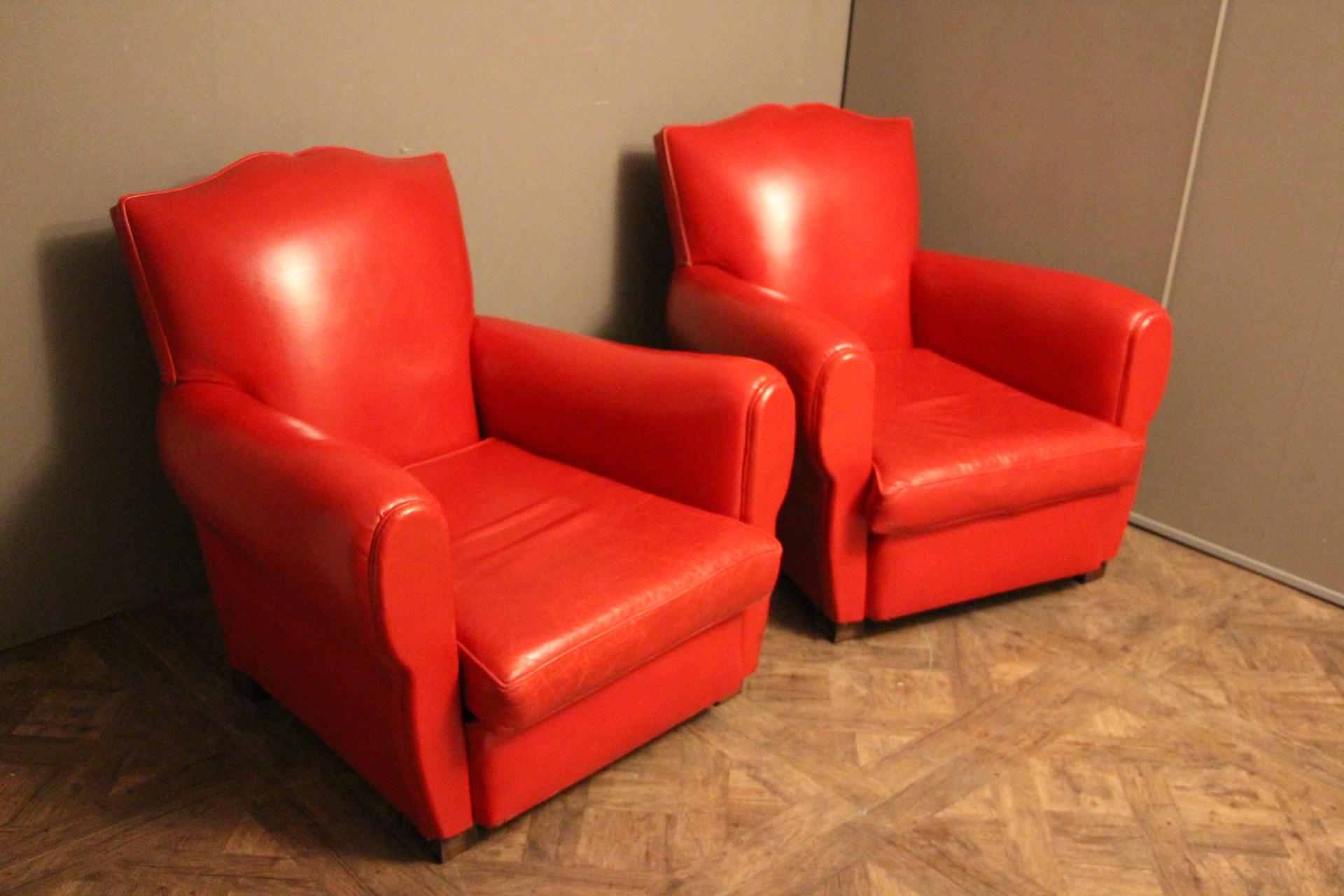 Paar französische Art-Déco-Clubsessel mit senffarbener Rückenlehne aus rotem Leder (Art déco) im Angebot