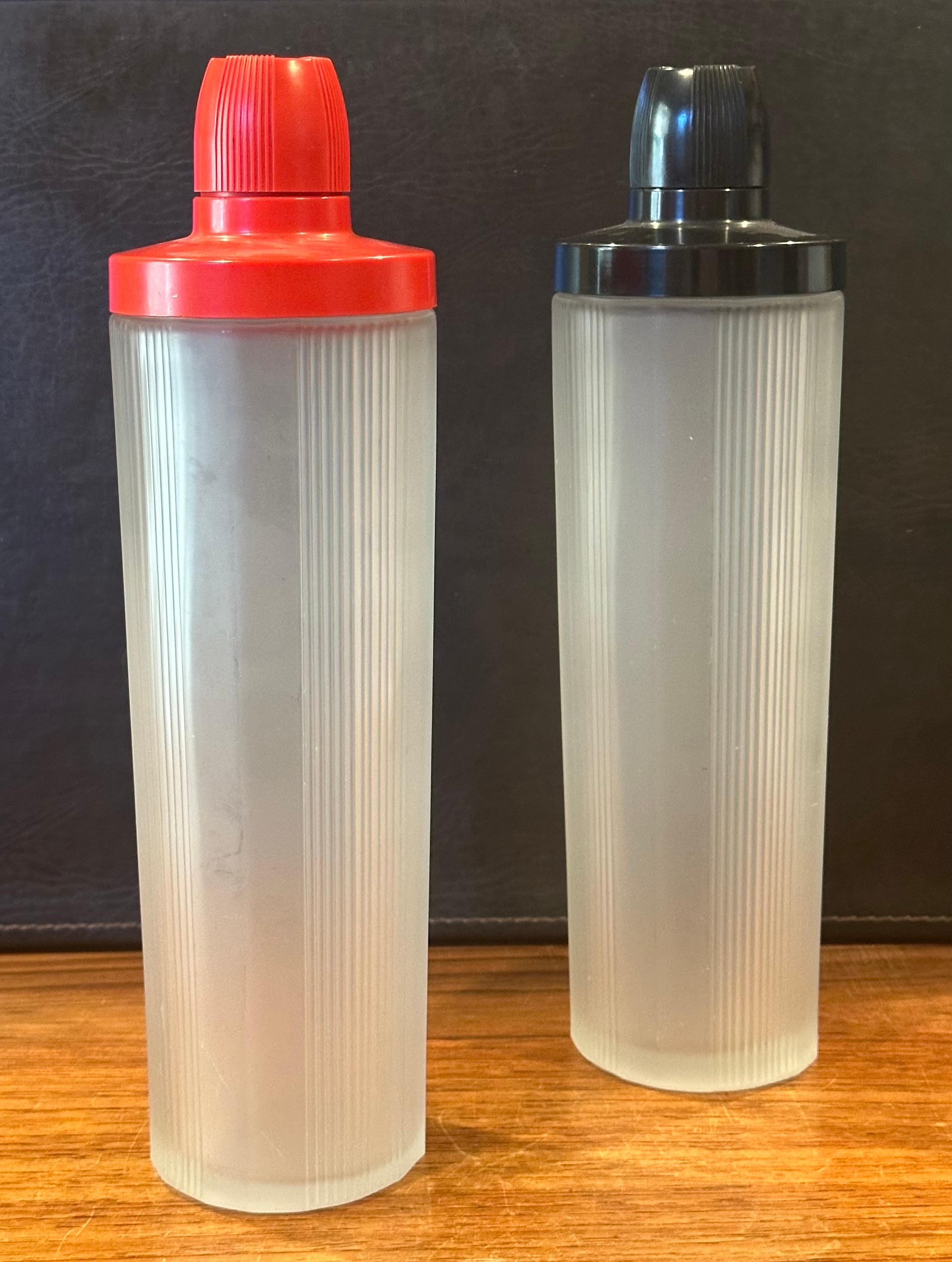 American Pair of Art Deco Frosted Glass and Bakelite Empire Cocktail Shakers For Sale
