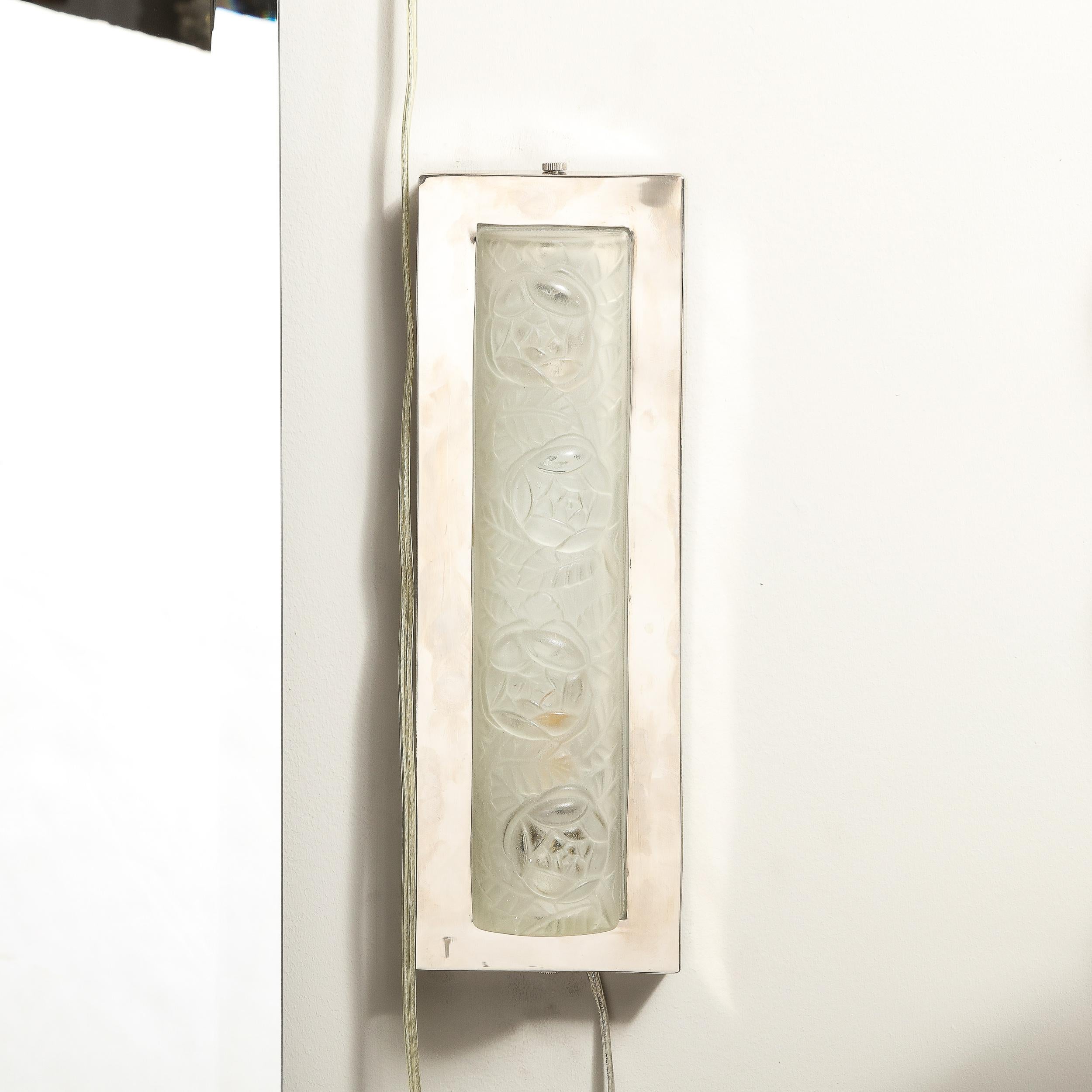 Paar rechteckige Art-Déco-Wandleuchter aus Milchglas und Chrom mit Rosenmotiven im Angebot 4