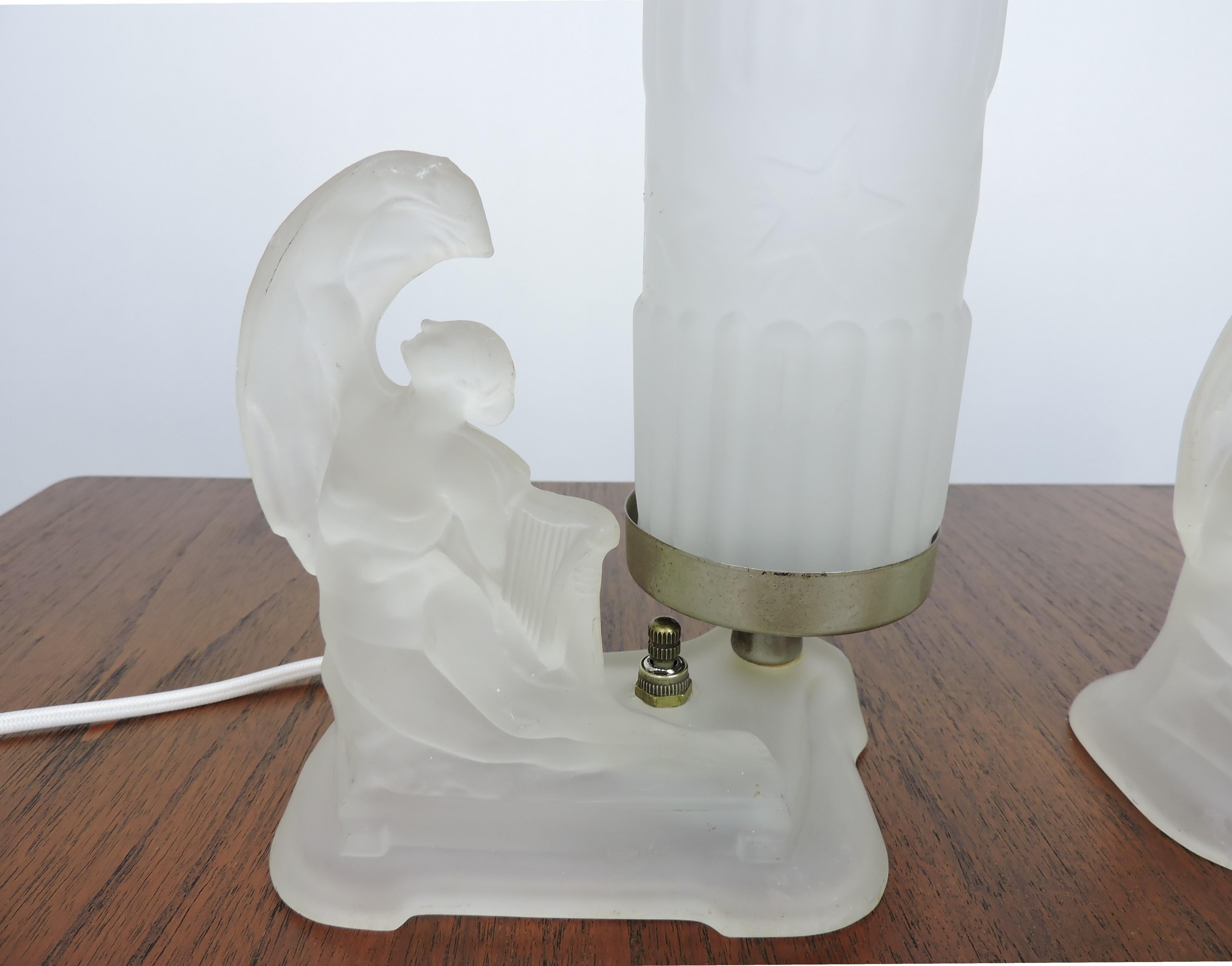 Pair of Art Deco Frosted Glass Figural Boudoir Lamps Attributed to McKee  For Sale 5