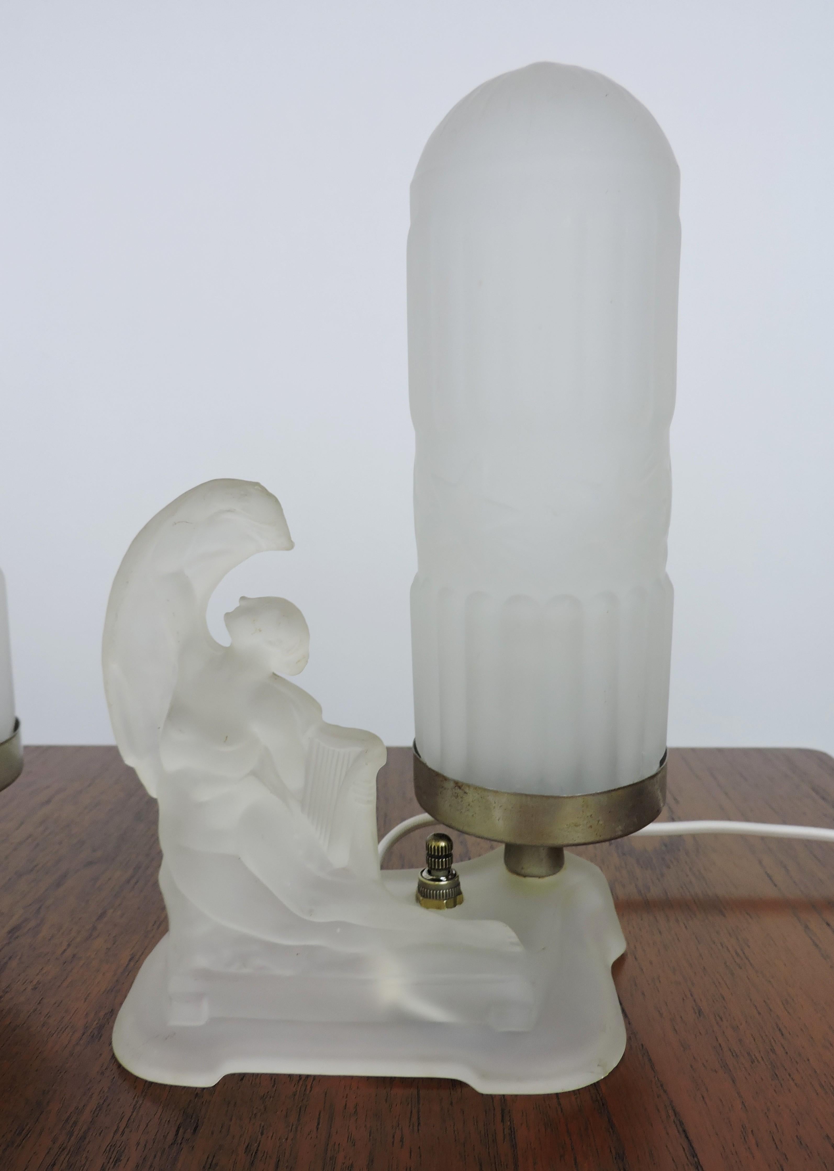 Pair of Art Deco Frosted Glass Figural Boudoir Lamps Attributed to McKee  In Good Condition For Sale In Chesterfield, NJ