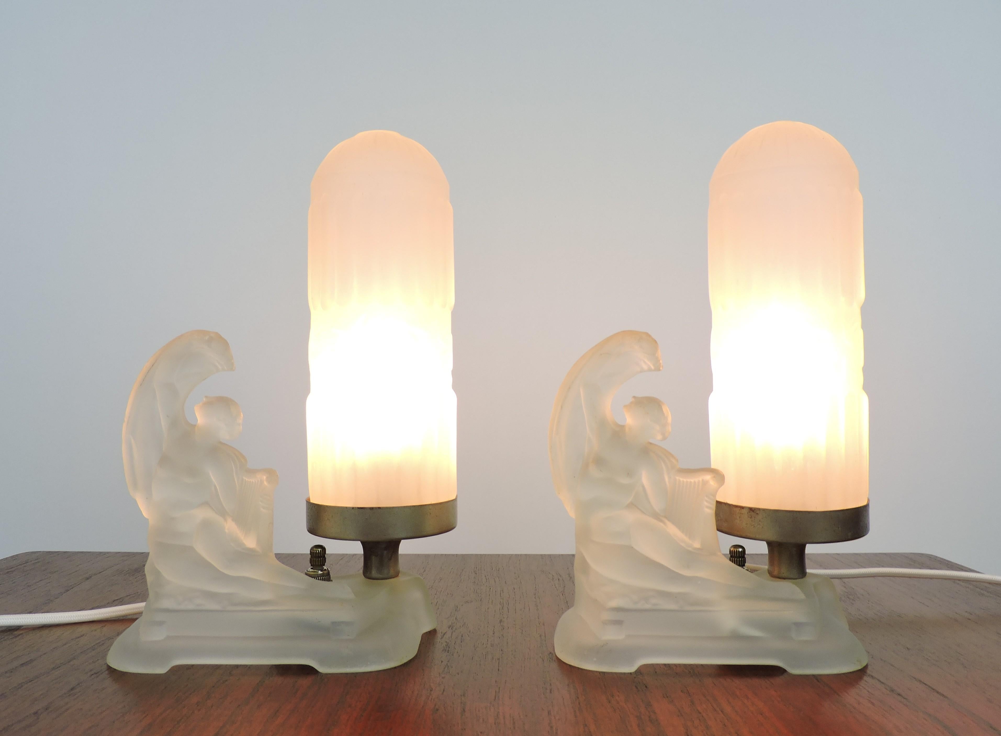 Mid-20th Century Pair of Art Deco Frosted Glass Figural Boudoir Lamps Attributed to McKee  For Sale