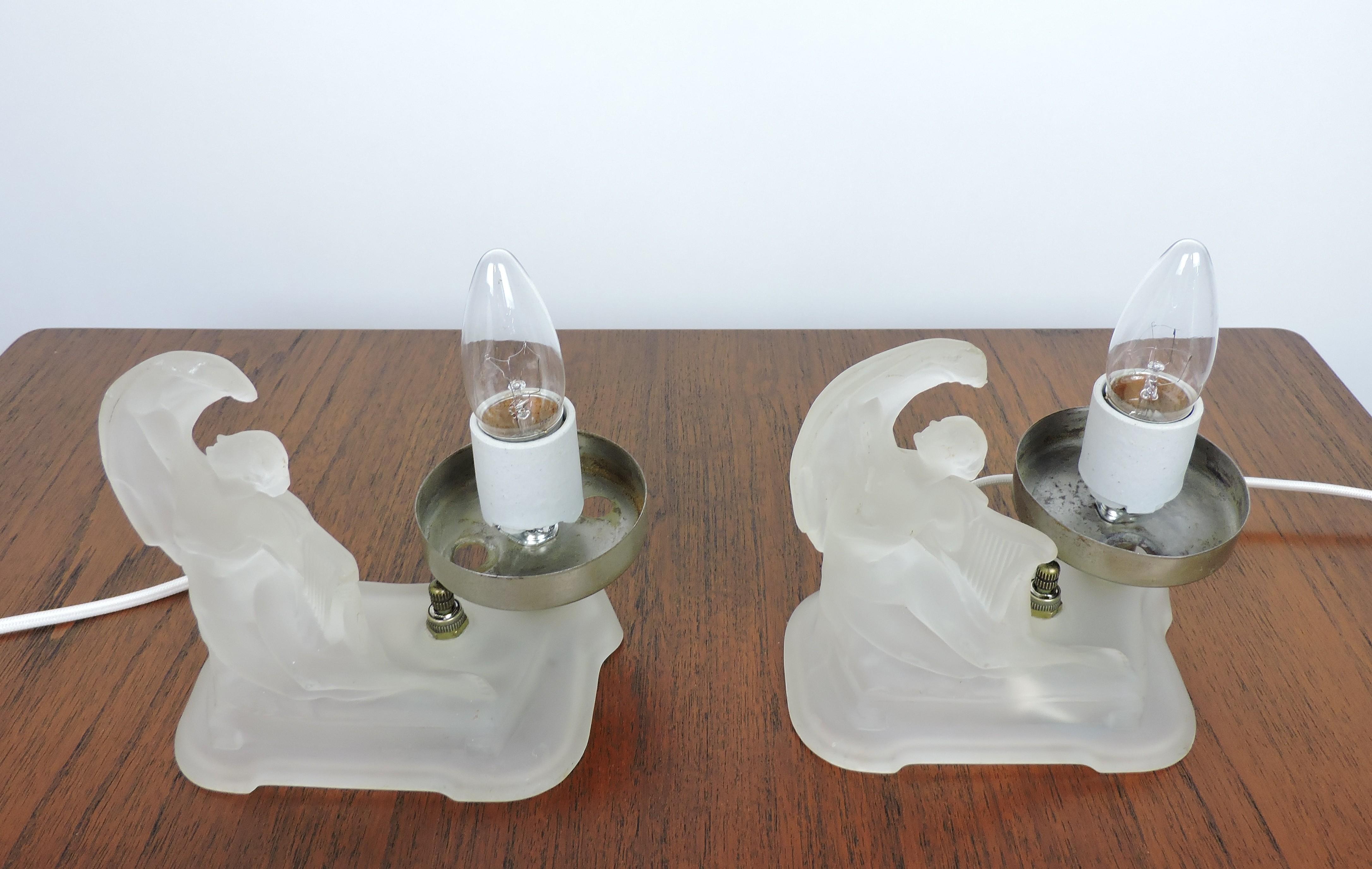 Pair of Art Deco Frosted Glass Figural Boudoir Lamps Attributed to McKee  For Sale 3