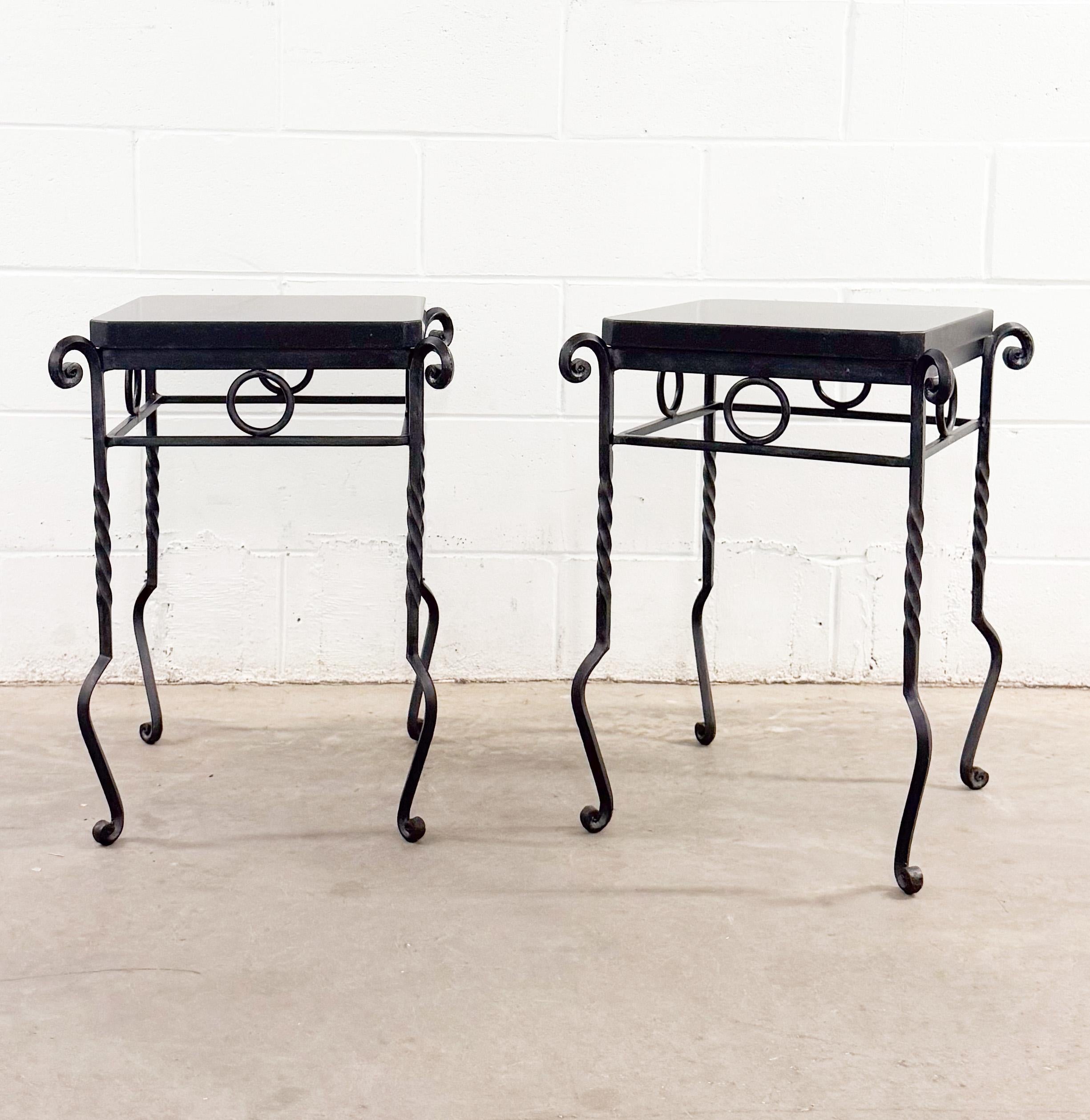 Forgé Pair of Art Deco Giacometti Style Wrought Iron and Granite Side Tables en vente