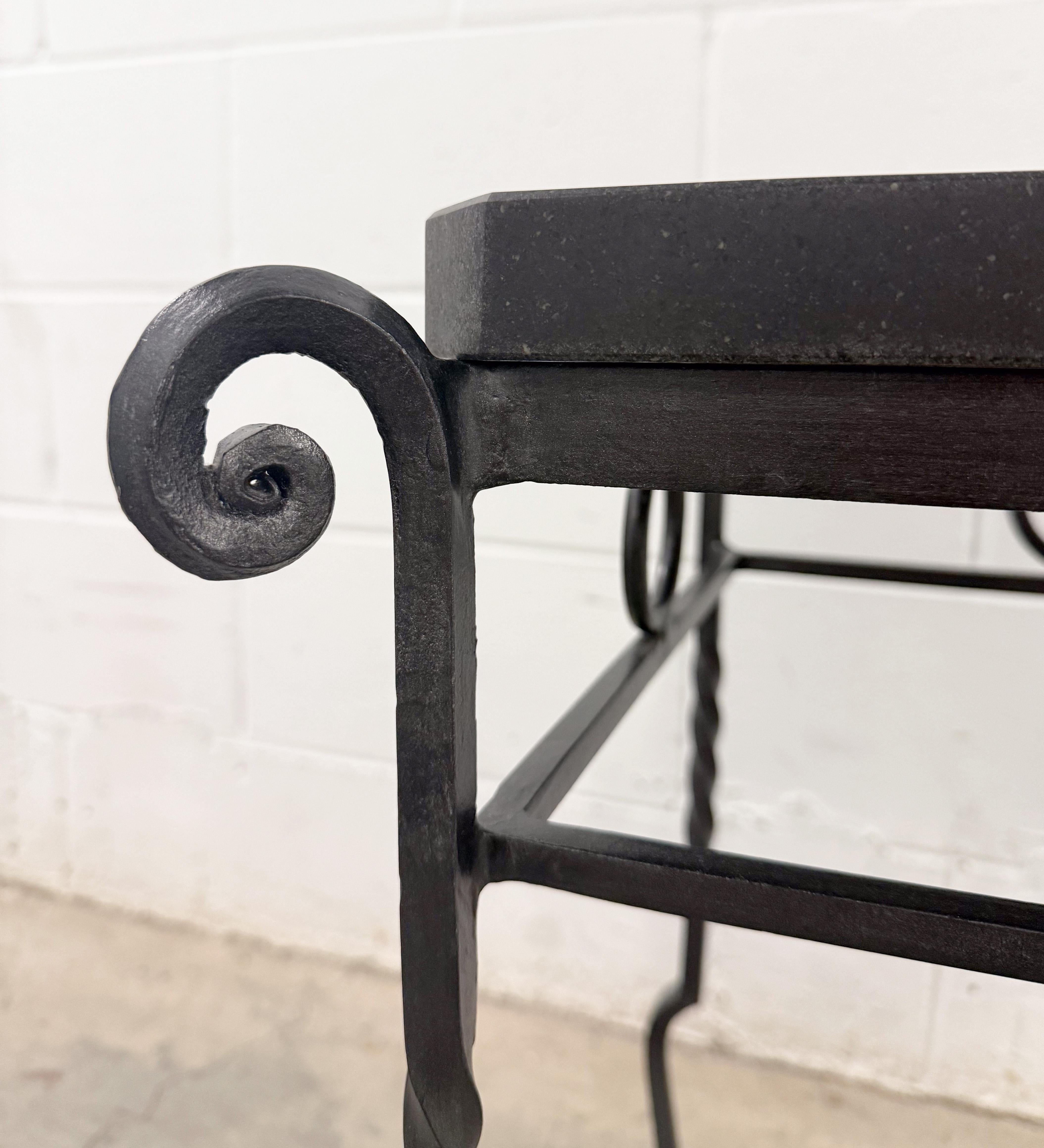 Fer forgé Pair of Art Deco Giacometti Style Wrought Iron and Granite Side Tables en vente