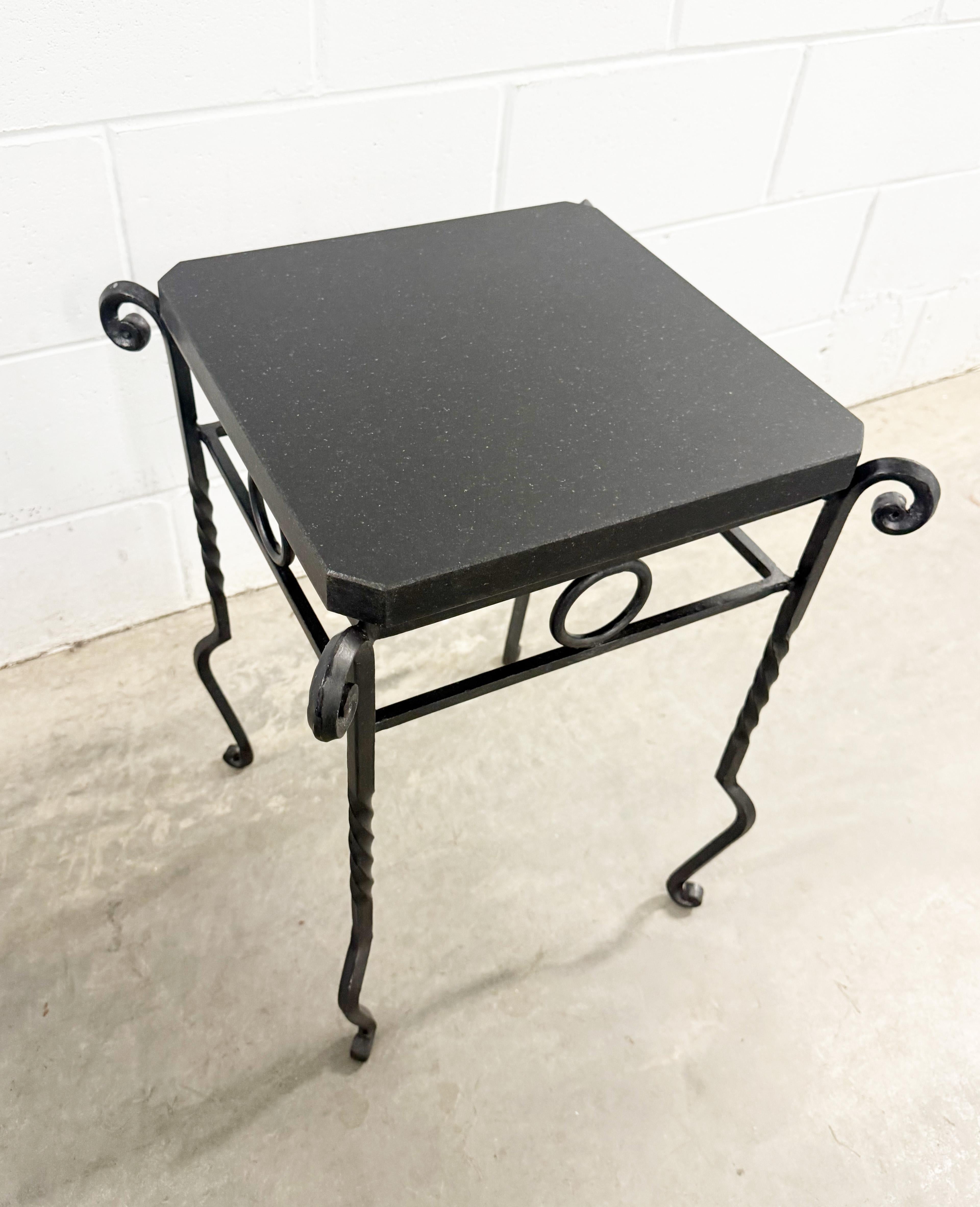 Pair of Art Deco Giacometti Style Wrought Iron and Granite Side Tables en vente 2