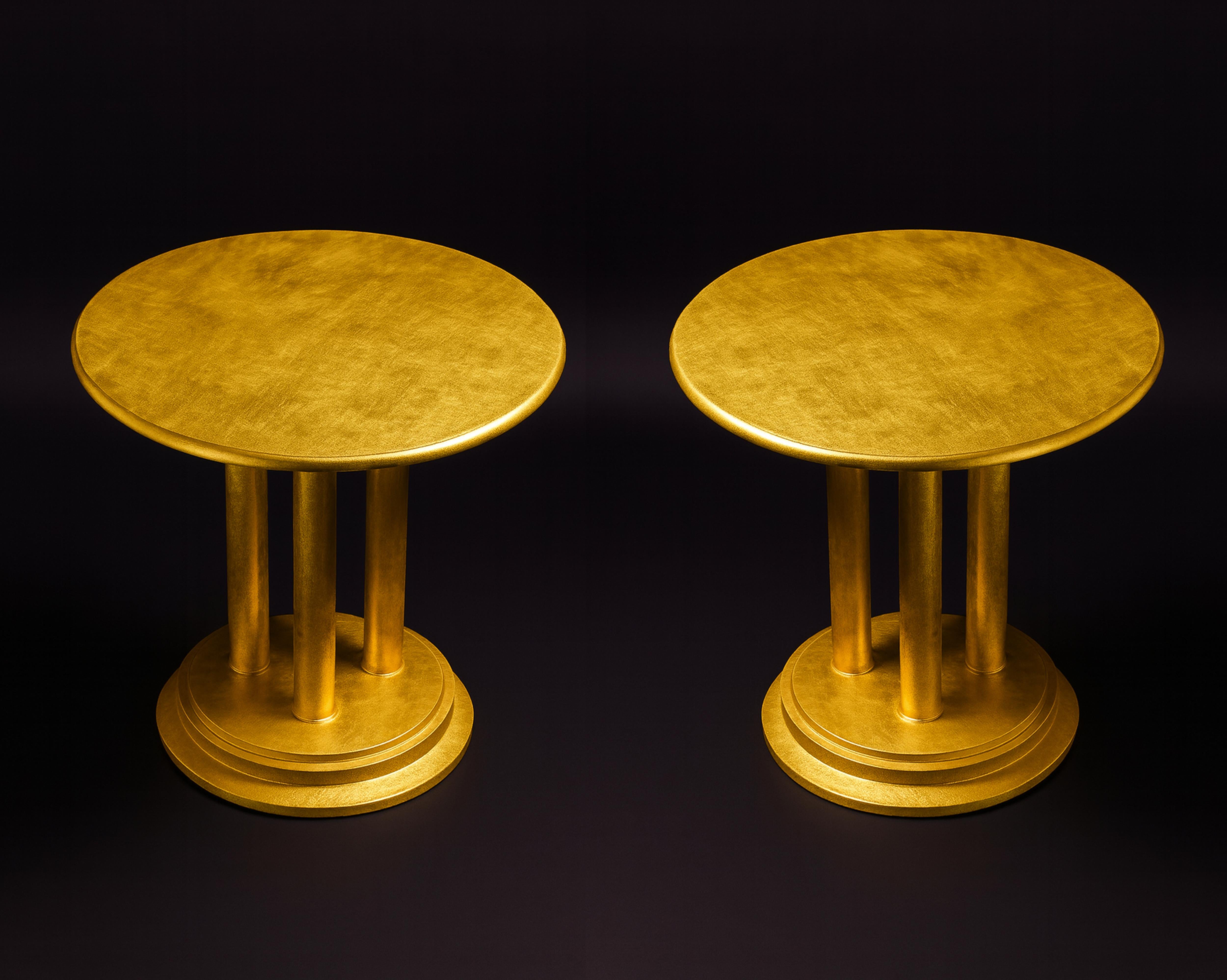 Français Paire de  Tables Art Déco en châtaignier doré, 20e siècle en vente