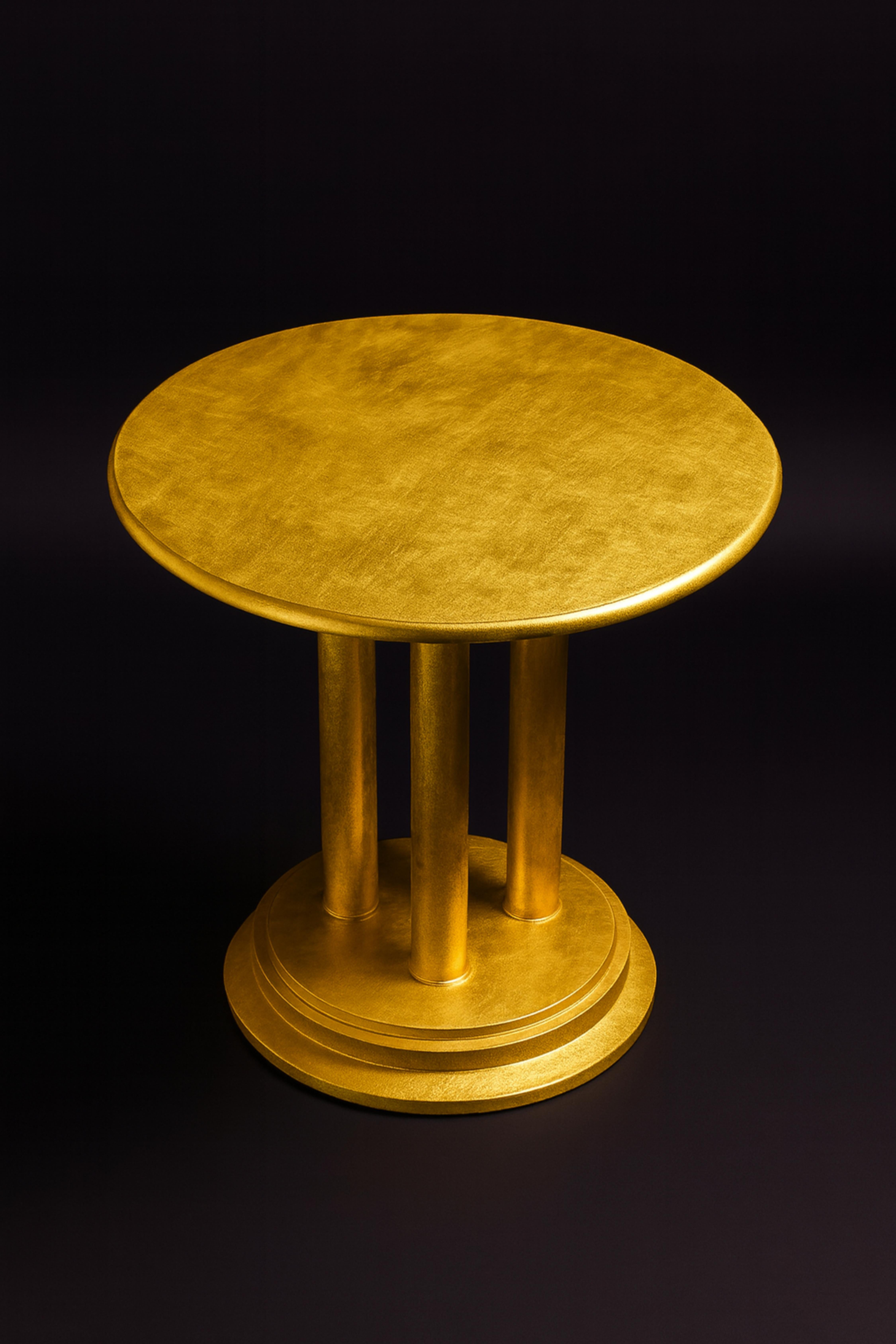 Doré Paire de  Tables Art Déco en châtaignier doré, 20e siècle en vente