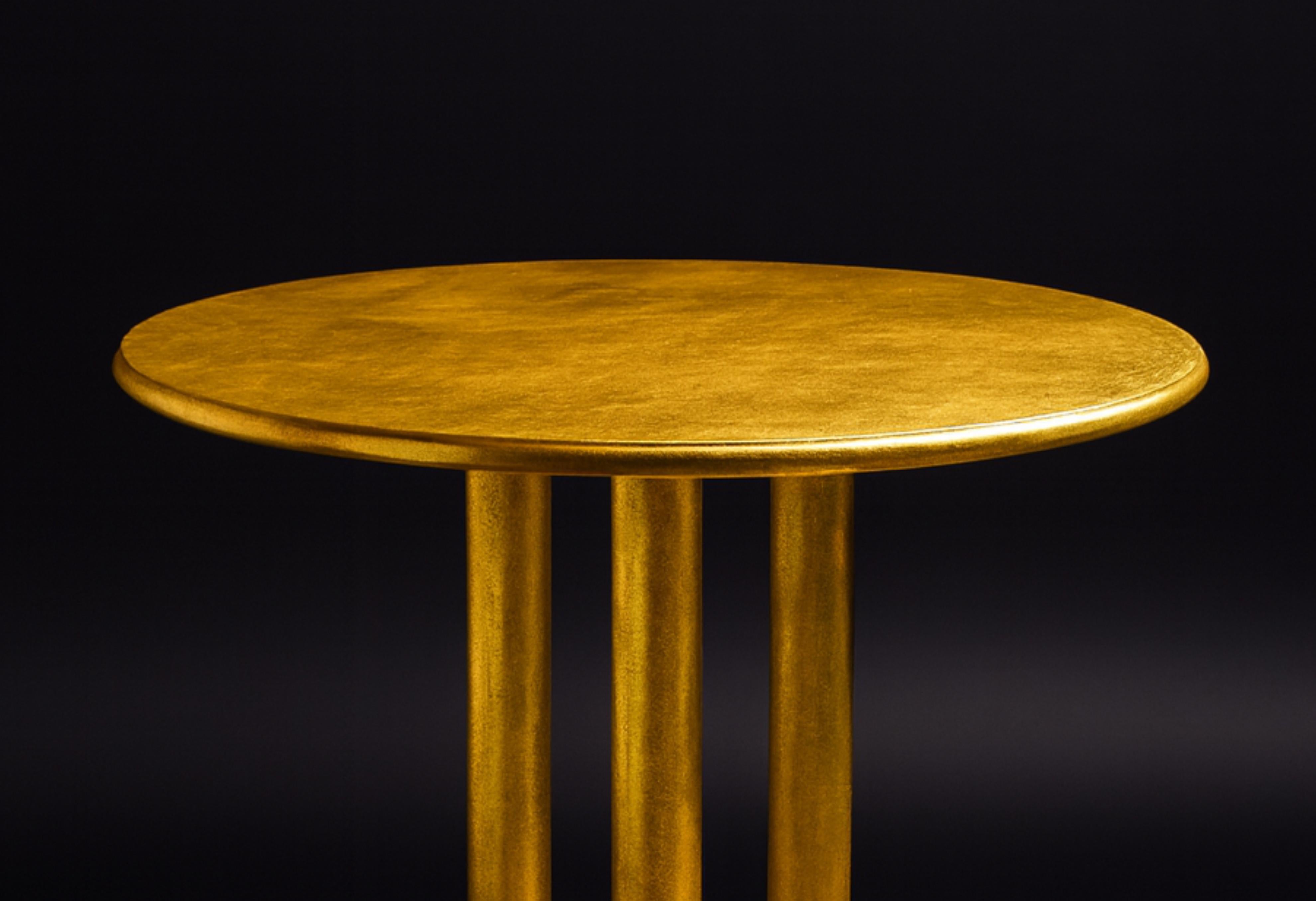 20ième siècle Paire de  Tables Art Déco en châtaignier doré, 20e siècle en vente