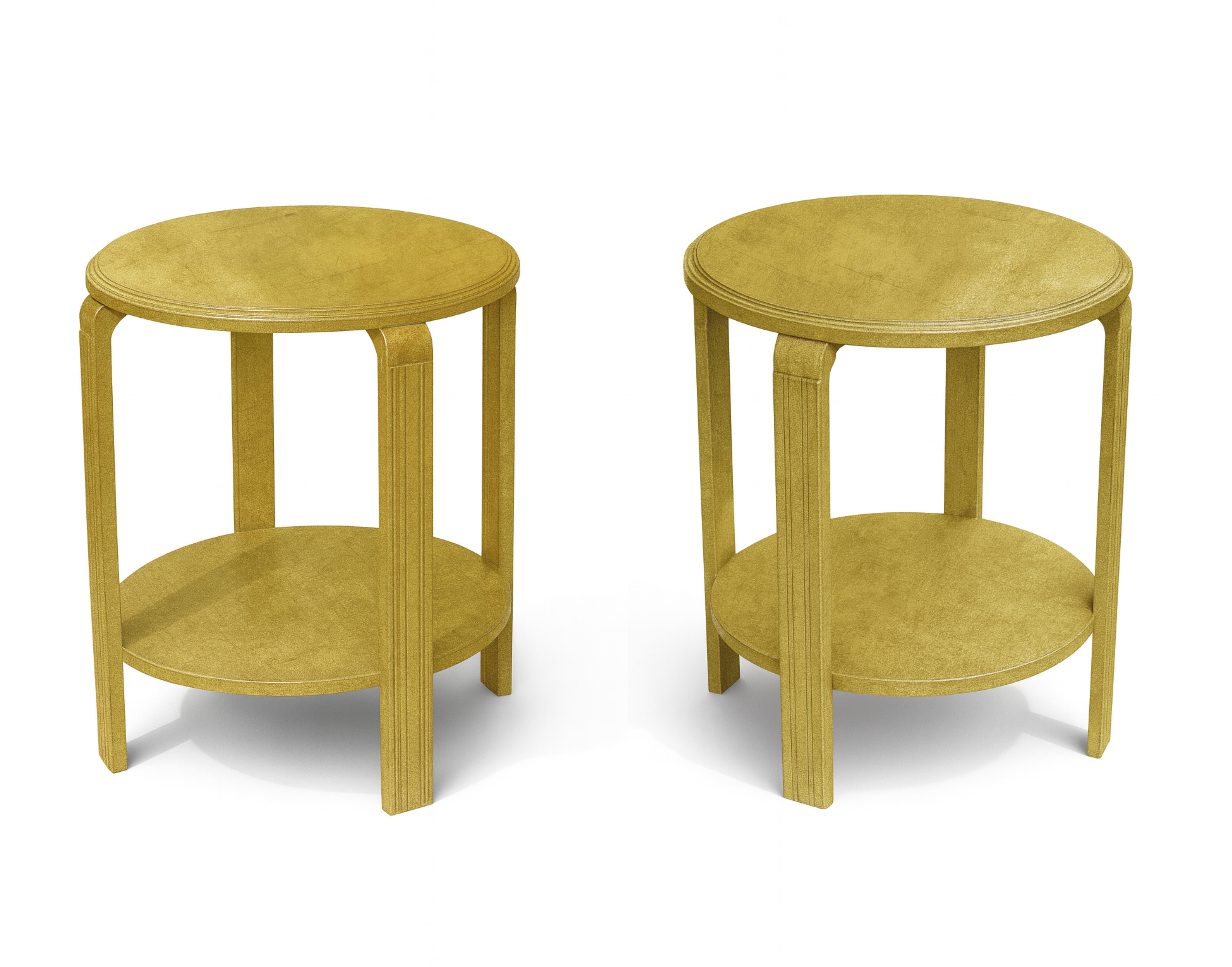 Paire de tables d'appoint rondes Art Déco, dorées. Cette table est dotée d'une étagère, ajoutant à la fois du style et une fonctionnalité supplémentaire pour le stockage ou l'affichage.
1er tableau
Hauteur : 63 cm (24.8 in)
Diamètre du sommet : 48,5
