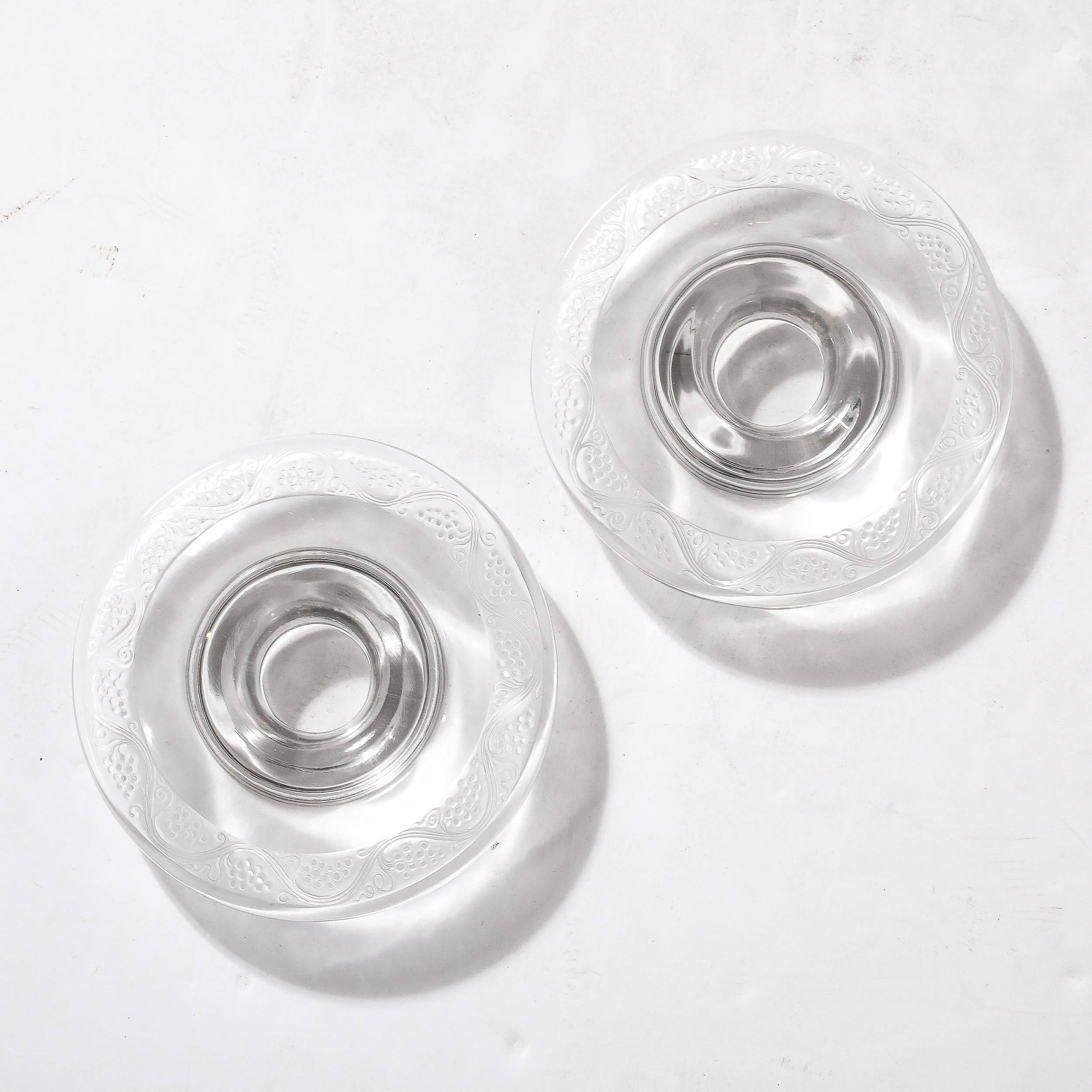 Milieu du XXe siècle Paire de verres Art déco  Chandeliers à motif vigne de raisin signés R. Lalique en vente