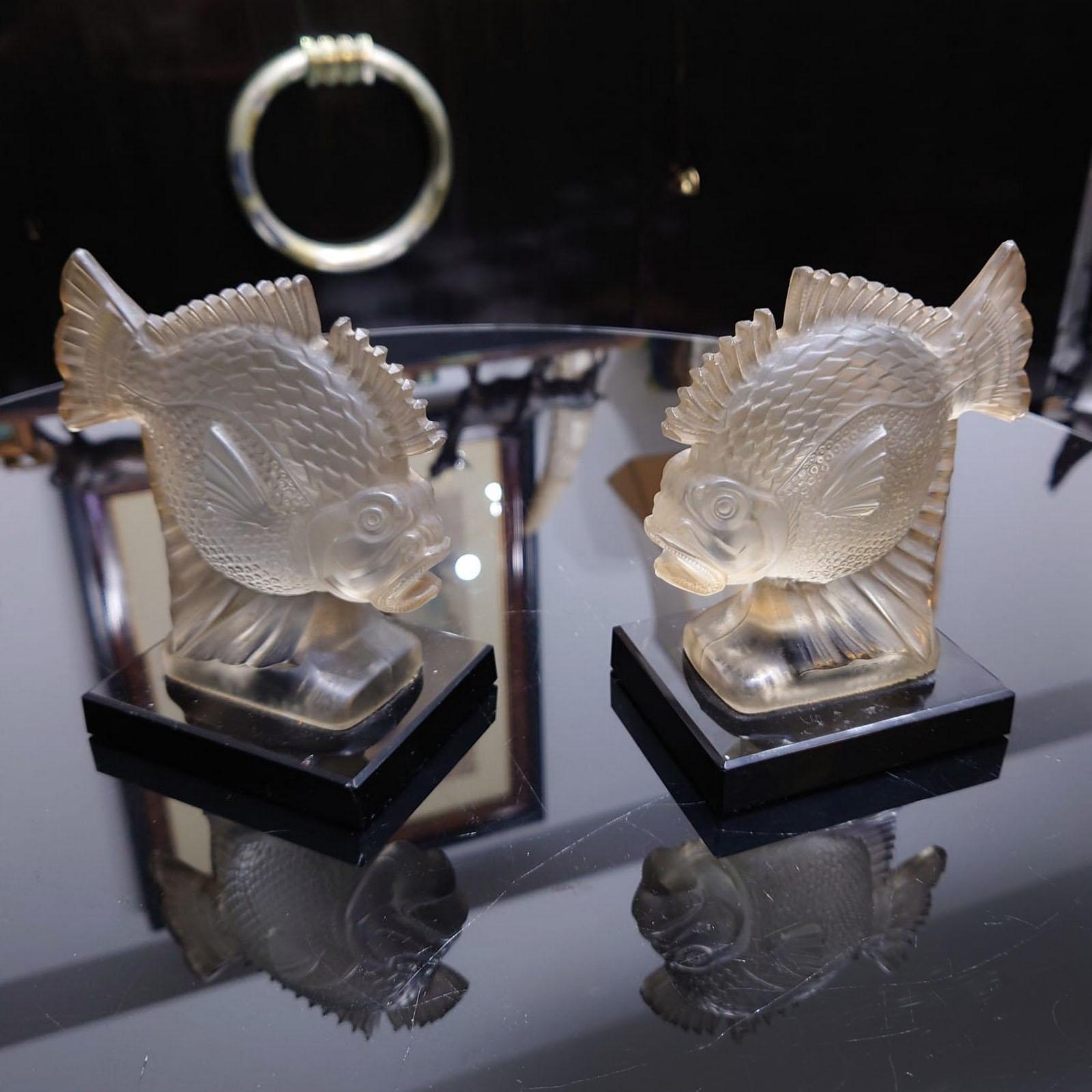 Frosted Pair of Art Deco Glass Figurines Piranha Molded Fish By Ferjac France 1920s For Sale
