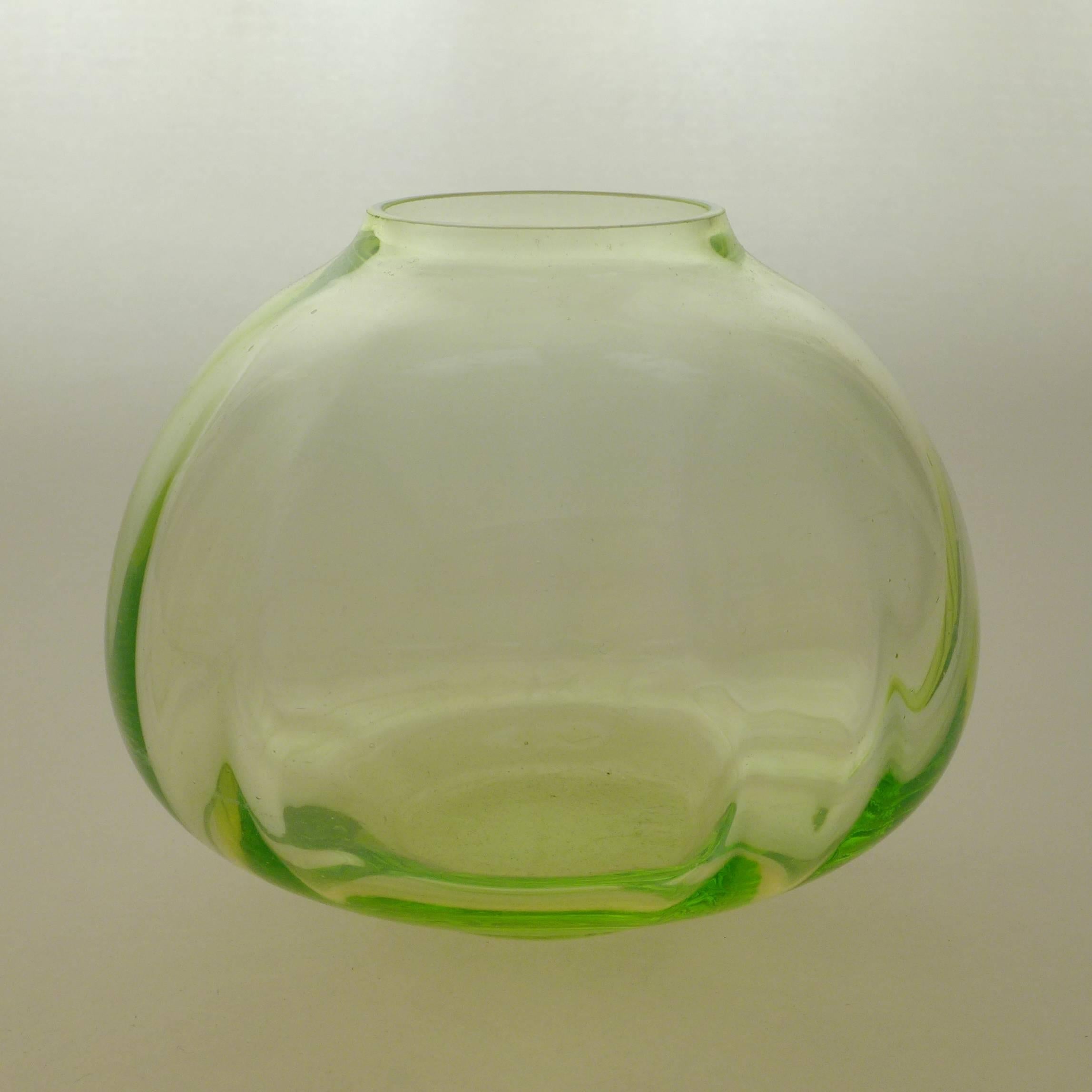 Pair of Art Deco Glass Vases For Sale 1