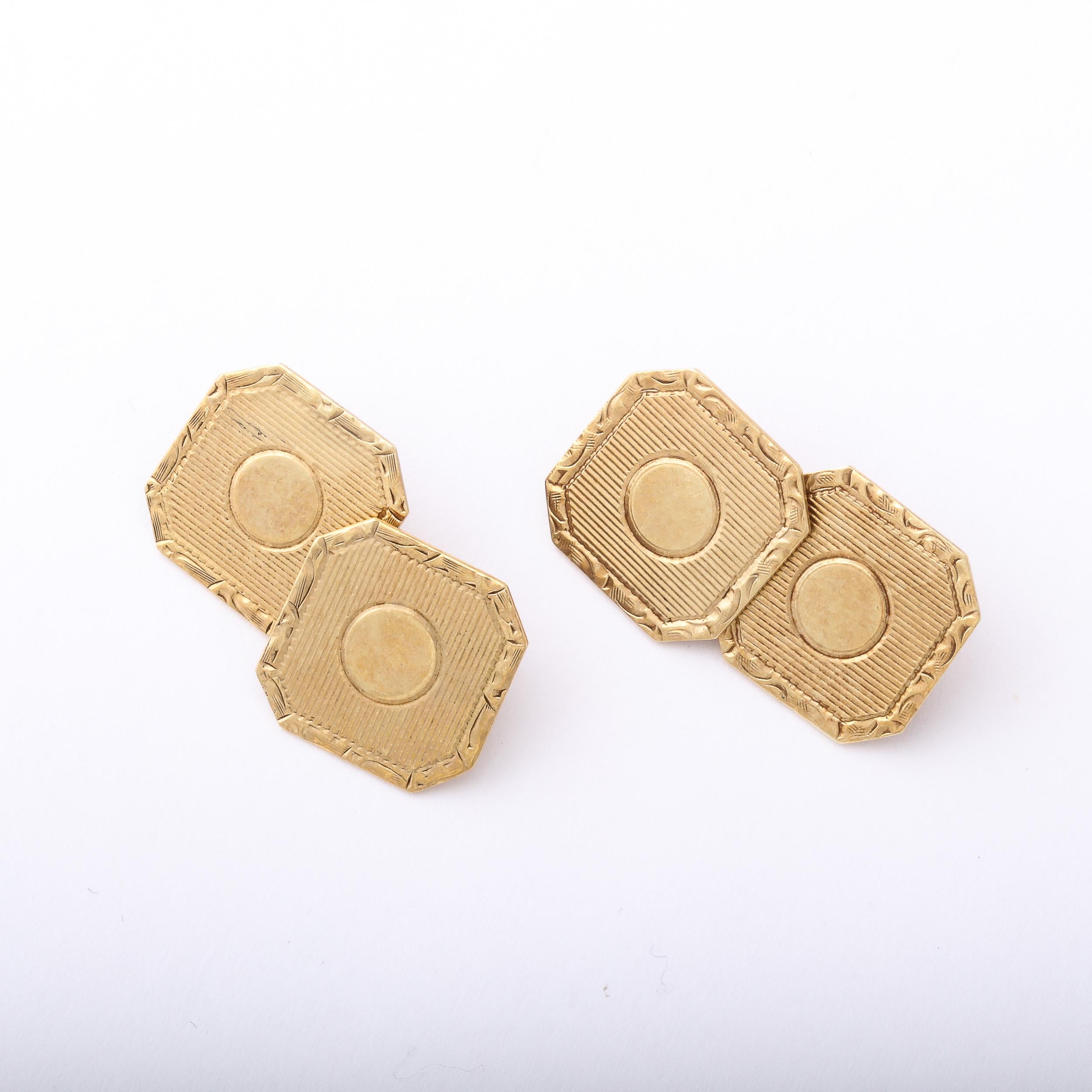 Paar Gold-Manschettenknöpfe im Art-déco-Stil mit gedrechseltem Design im Angebot 1