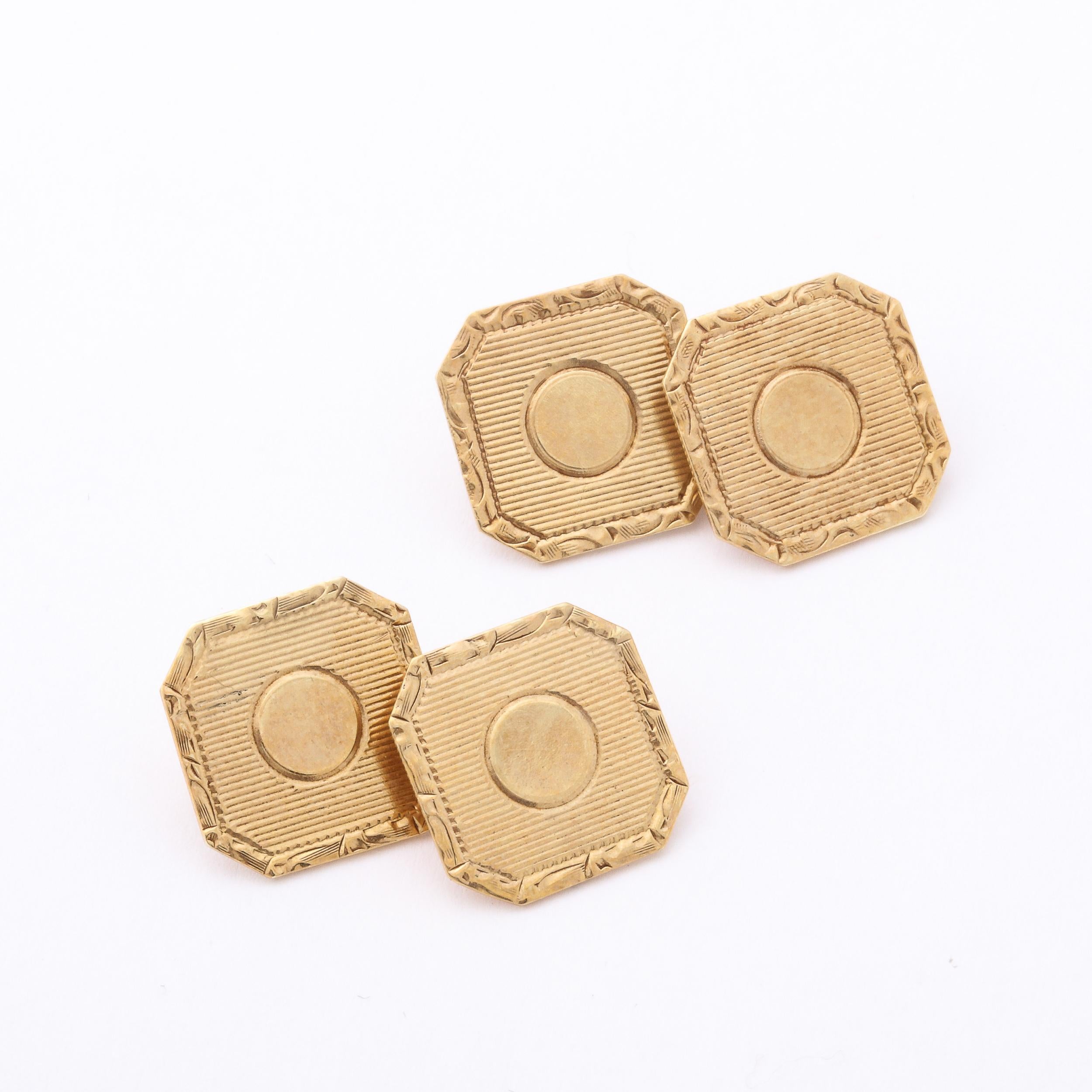 Paar Gold-Manschettenknöpfe im Art-déco-Stil mit gedrechseltem Design im Angebot 3