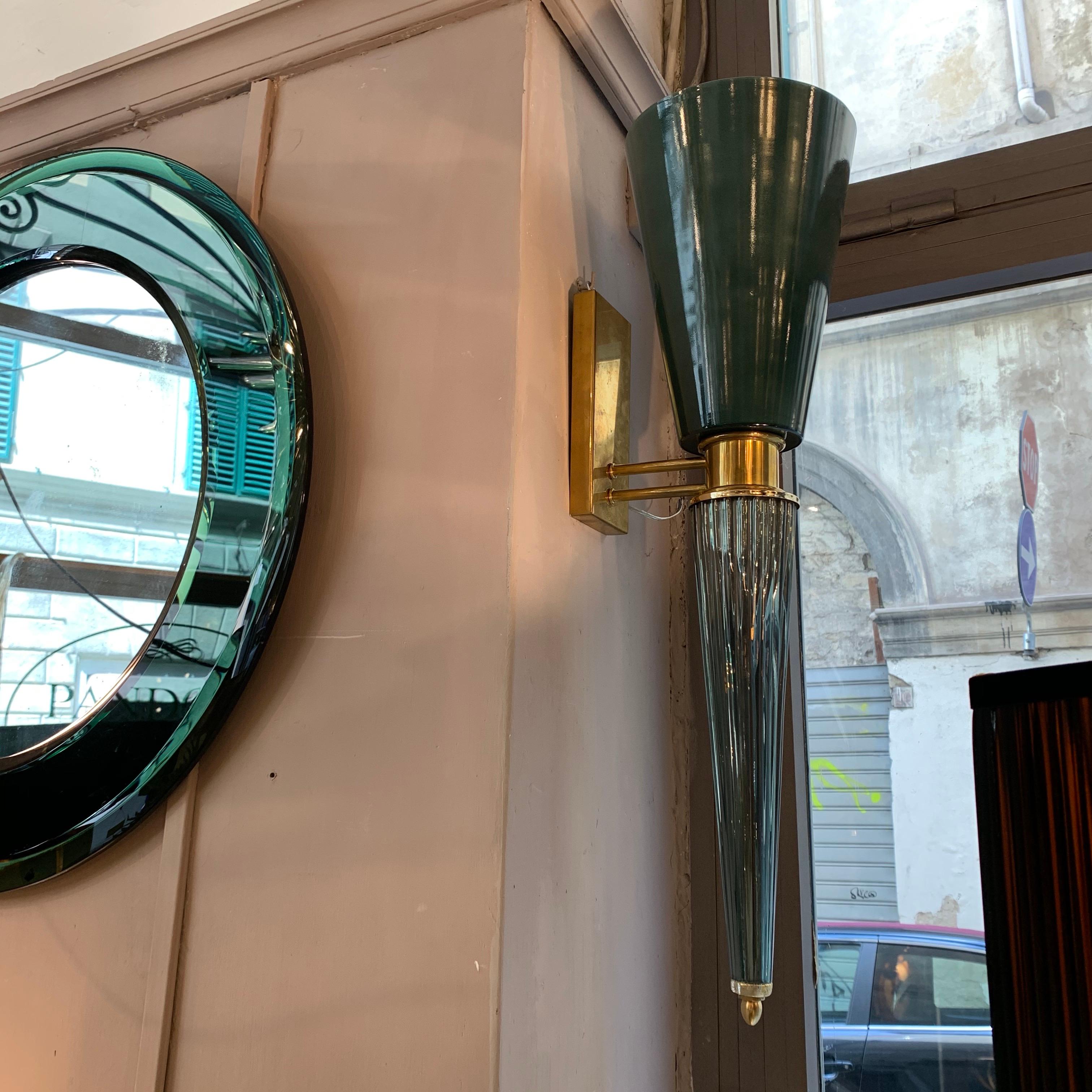 Pair of Art Deco Green Conical Murano Wall Sconces, Brass Fittings, 1940s In Excellent Condition In Florence, IT
