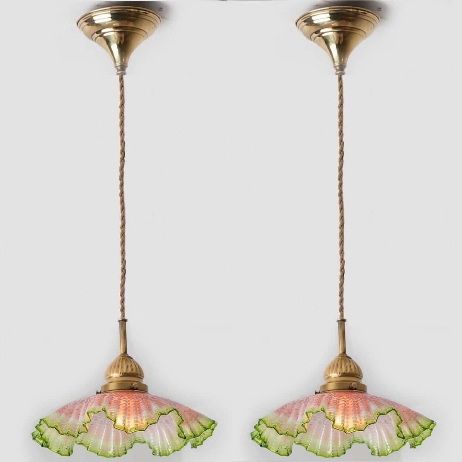 Paire de The Artful Green Green Pink Skirt-shaped Glass and Brass Lights, 1930 2
