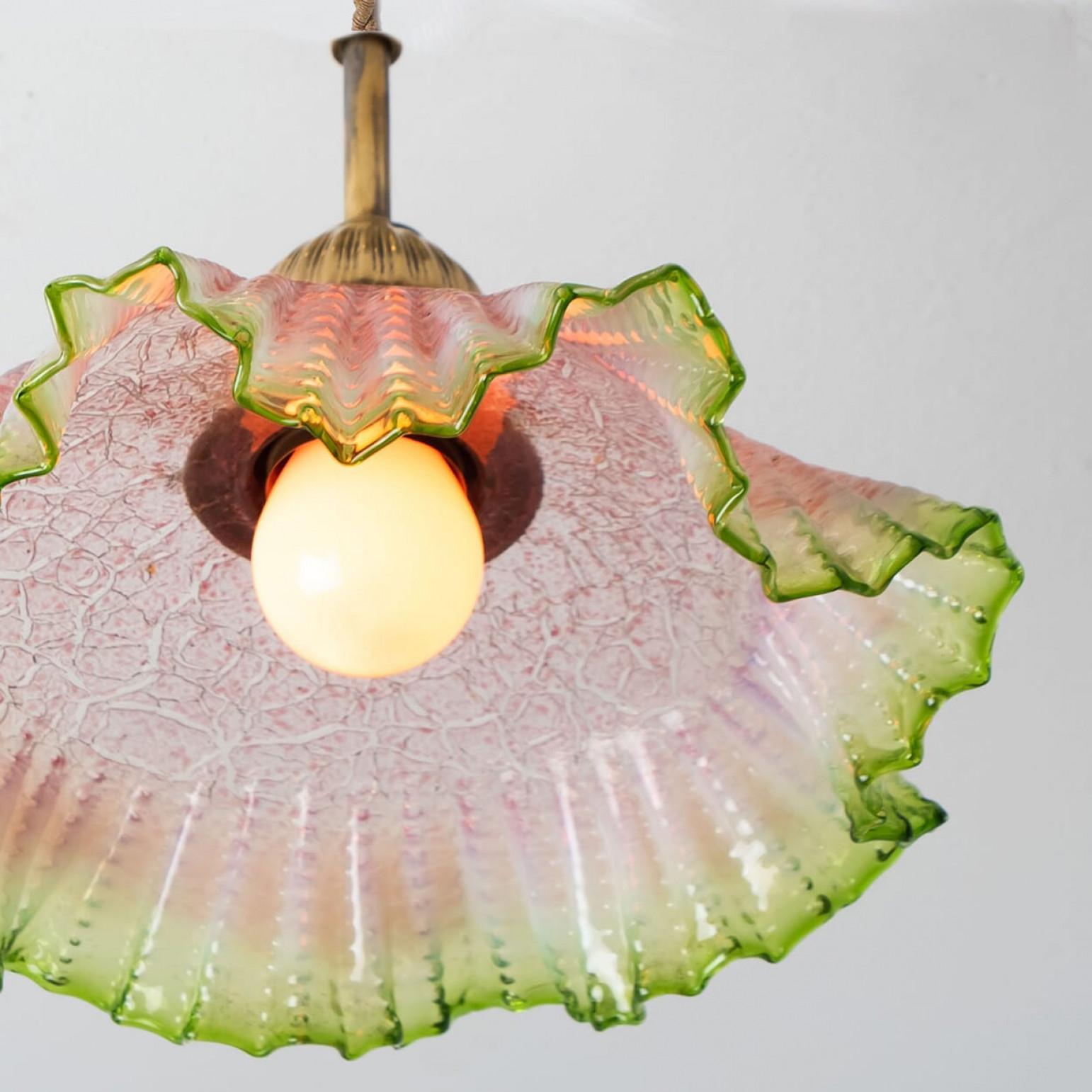 Français Paire de The Artful Green Green Pink Skirt-shaped Glass and Brass Lights, 1930