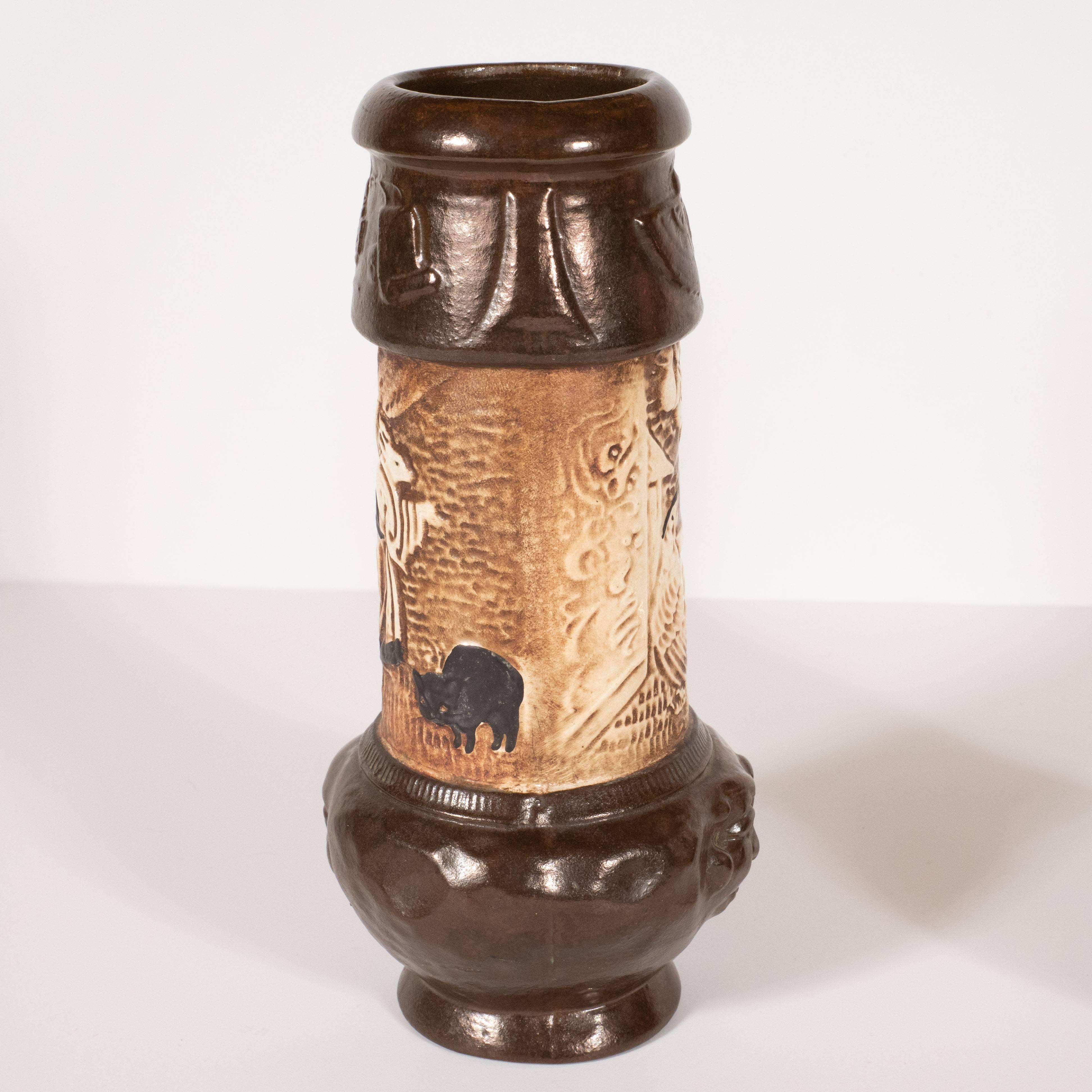 Paire de vases Art déco en céramique peintes à la main avec motifs orientalistes de Bretby en vente 3