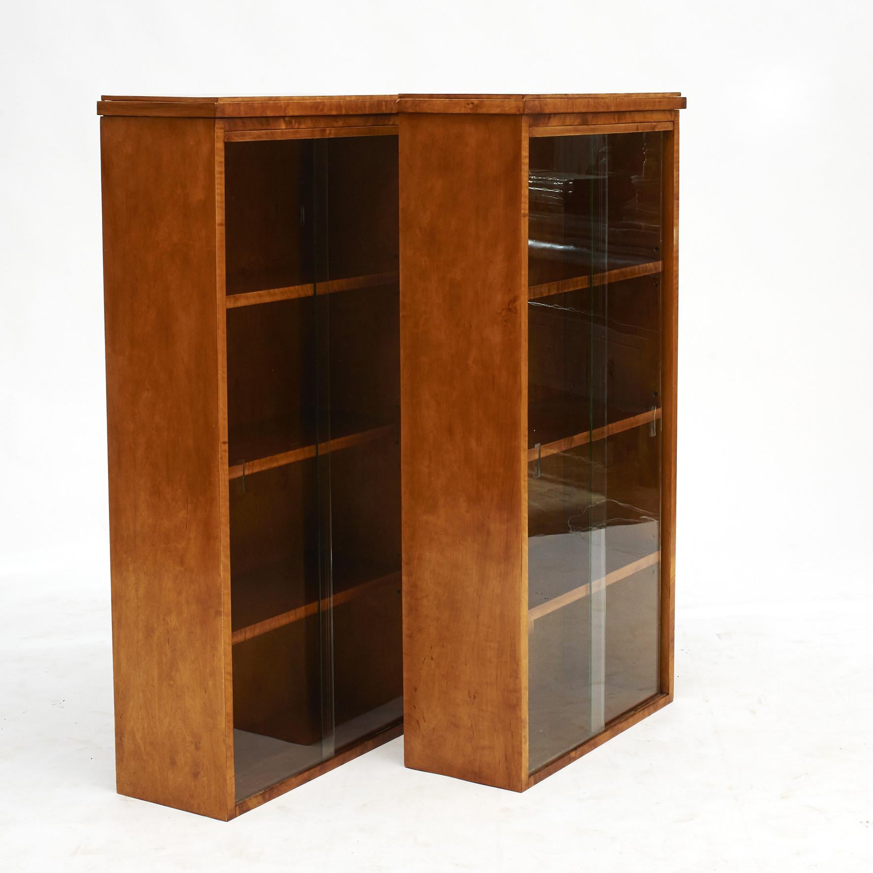 Pair of Art Deco hanging cabinets, veneered with flamed birch.
Sliding glass doors with three shelves inside.
Denmark, circa 1920.
Sold individually for 2.020,- €.
