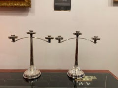 Paar schwere französische Art-Deco-Kerzenleuchter aus Silber auf Messing und Kristall, modernistisch