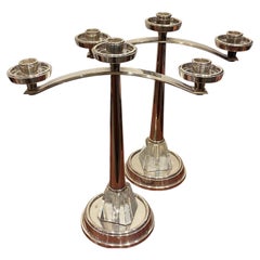 Paar schwere französische Art-Deco-Kerzenleuchter aus Silber auf Messing und Kristall, modernistisch