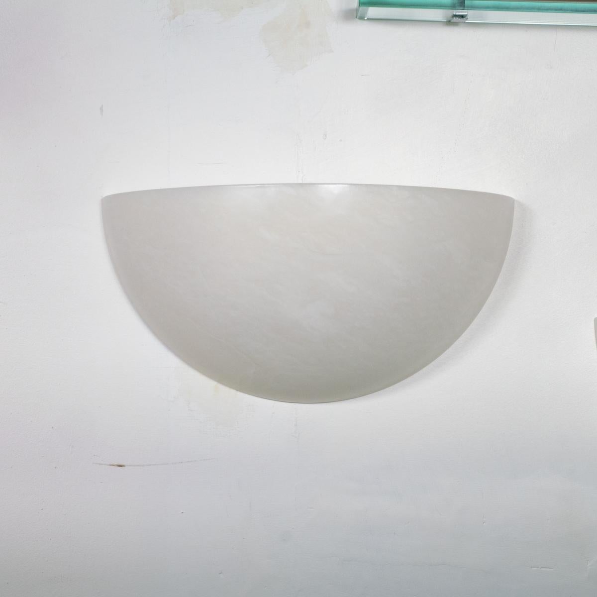 Paire d'appliques en albâtre d'inspiration Art déco en vente 6