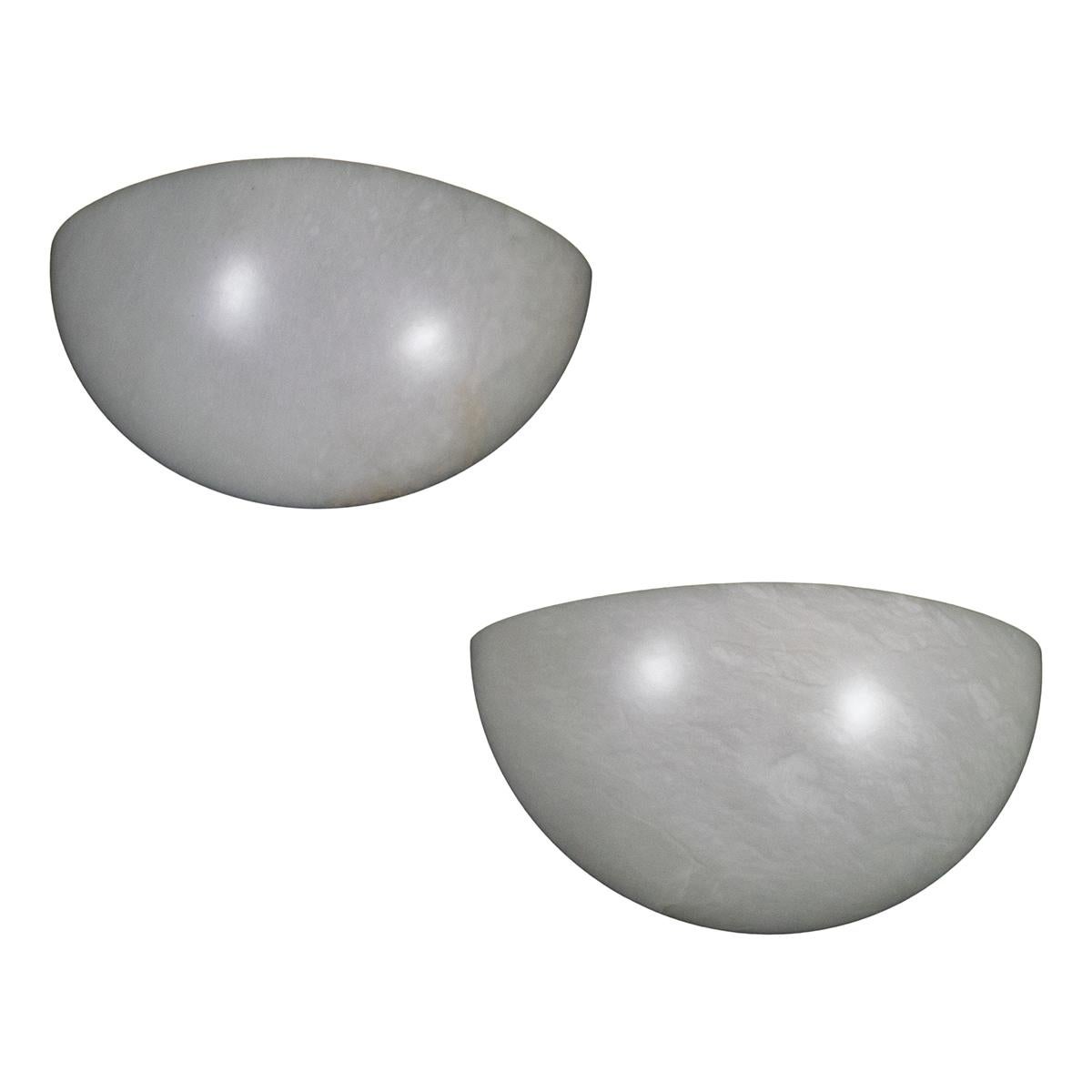 Espagnol Paire d'appliques en albâtre d'inspiration Art déco en vente