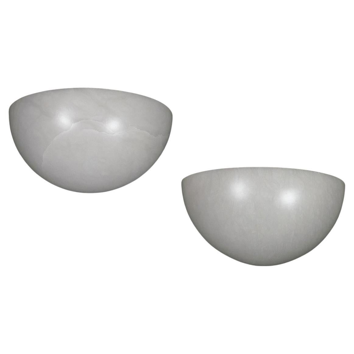 Paire d'appliques en albâtre d'inspiration Art déco en vente