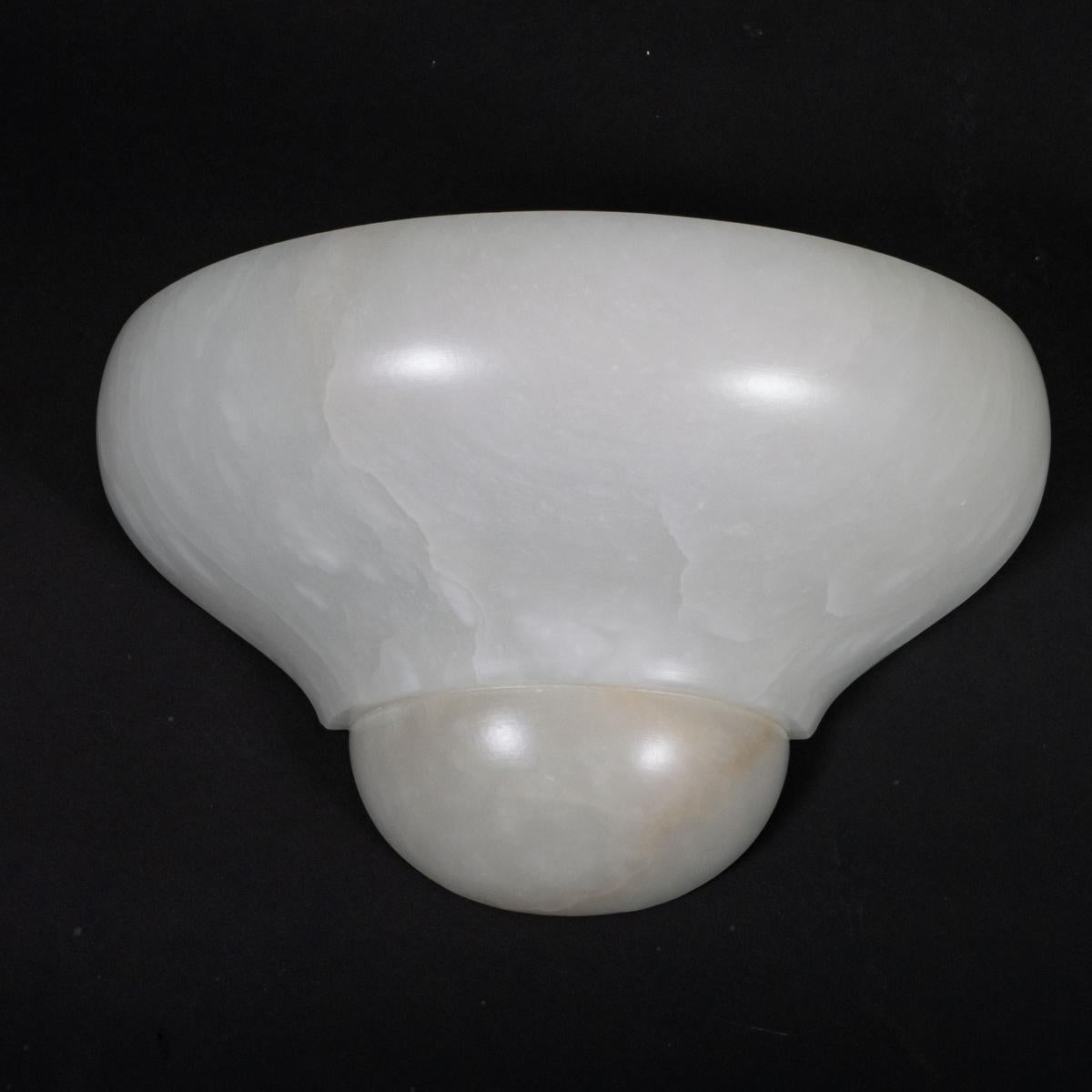 Coppia di appliques in alabastro spagnolo di ispirazione Art Déco in vendita 6