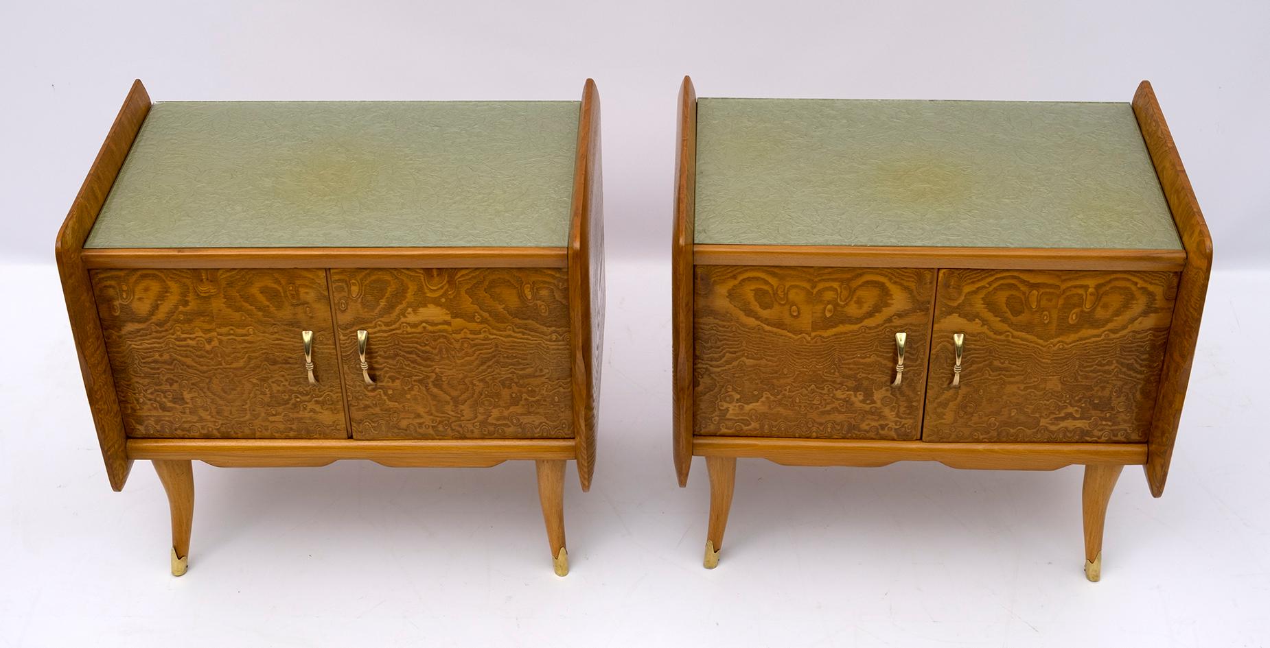 This pair of bedside tables was produced in Italy in the 1920s, Art Deco period. They have been made of ash wood and white ash burl, the top is in printed glass with light green leaf effect, the structure is in poplar and the handles and feet are in