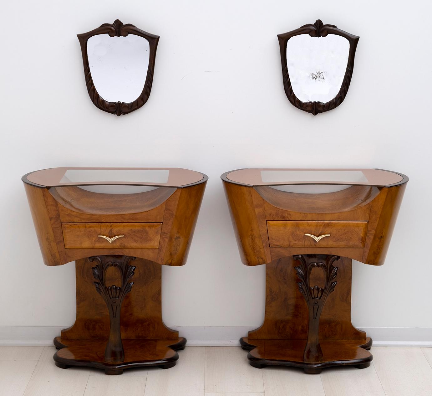 Pair of original bedside tables produced in Italy in the 1920s, Art Deco period. They are covered in walnut briar, the top is in painted glass, the structure is in poplar and the handles on the drawers are in brass, the mirrors are original and
