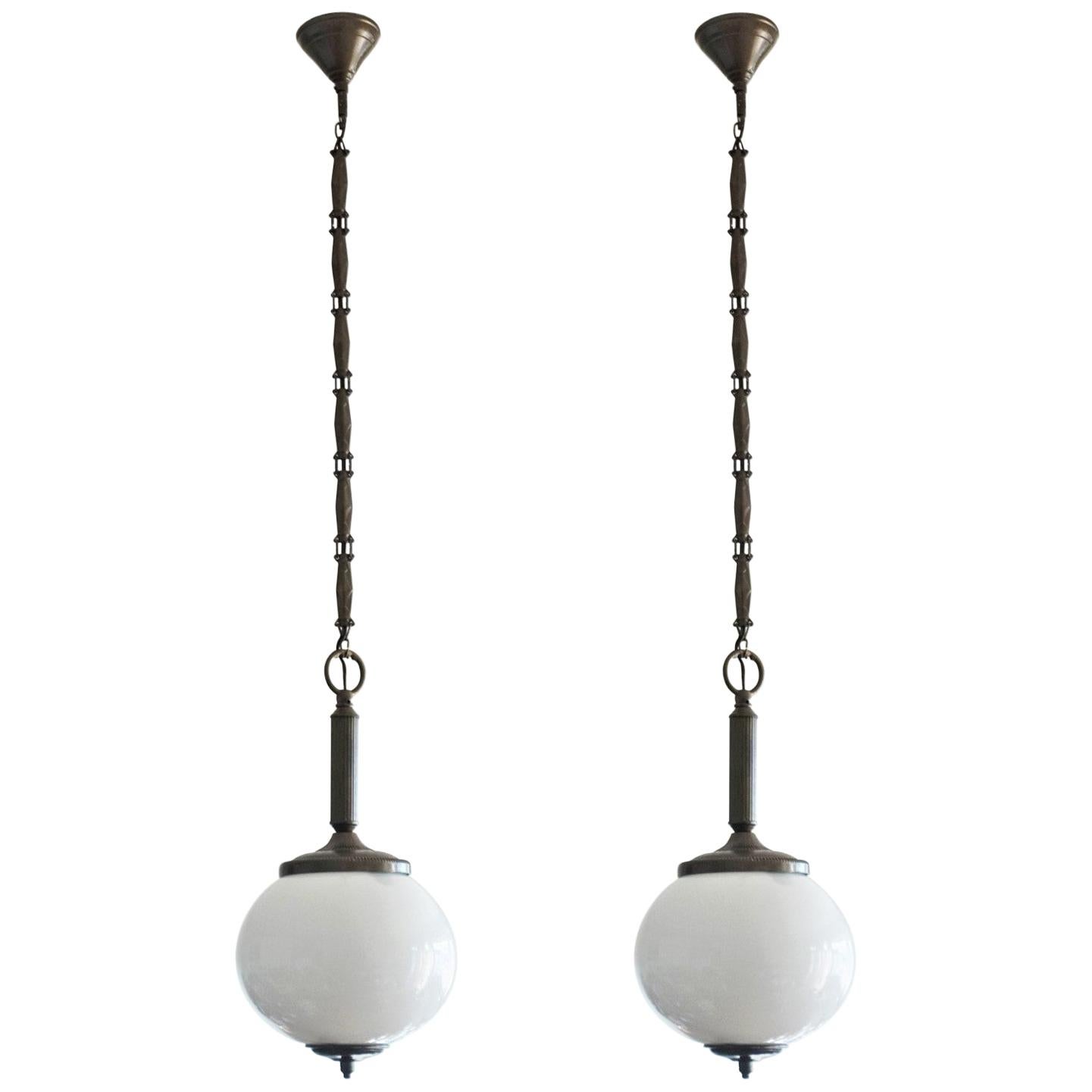 Coppia di pendenti in vetro opalino e ottone Art Deco, 1950-1959