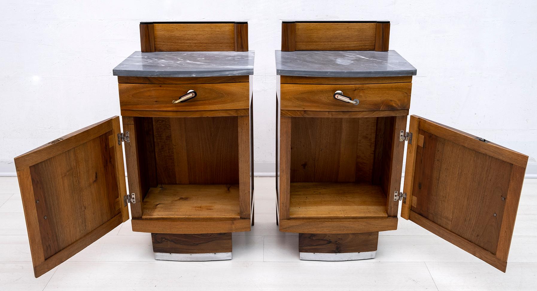 Pair of Art Dèco Italian Walnut and Grafite Gray Marble Bedside Tables, 1920s For Sale 2