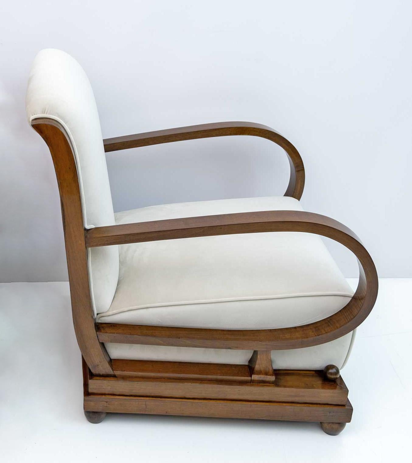 Paire de fauteuils Art déco italiens en noyer et velours et deux ottomans, années 1920 en vente 8