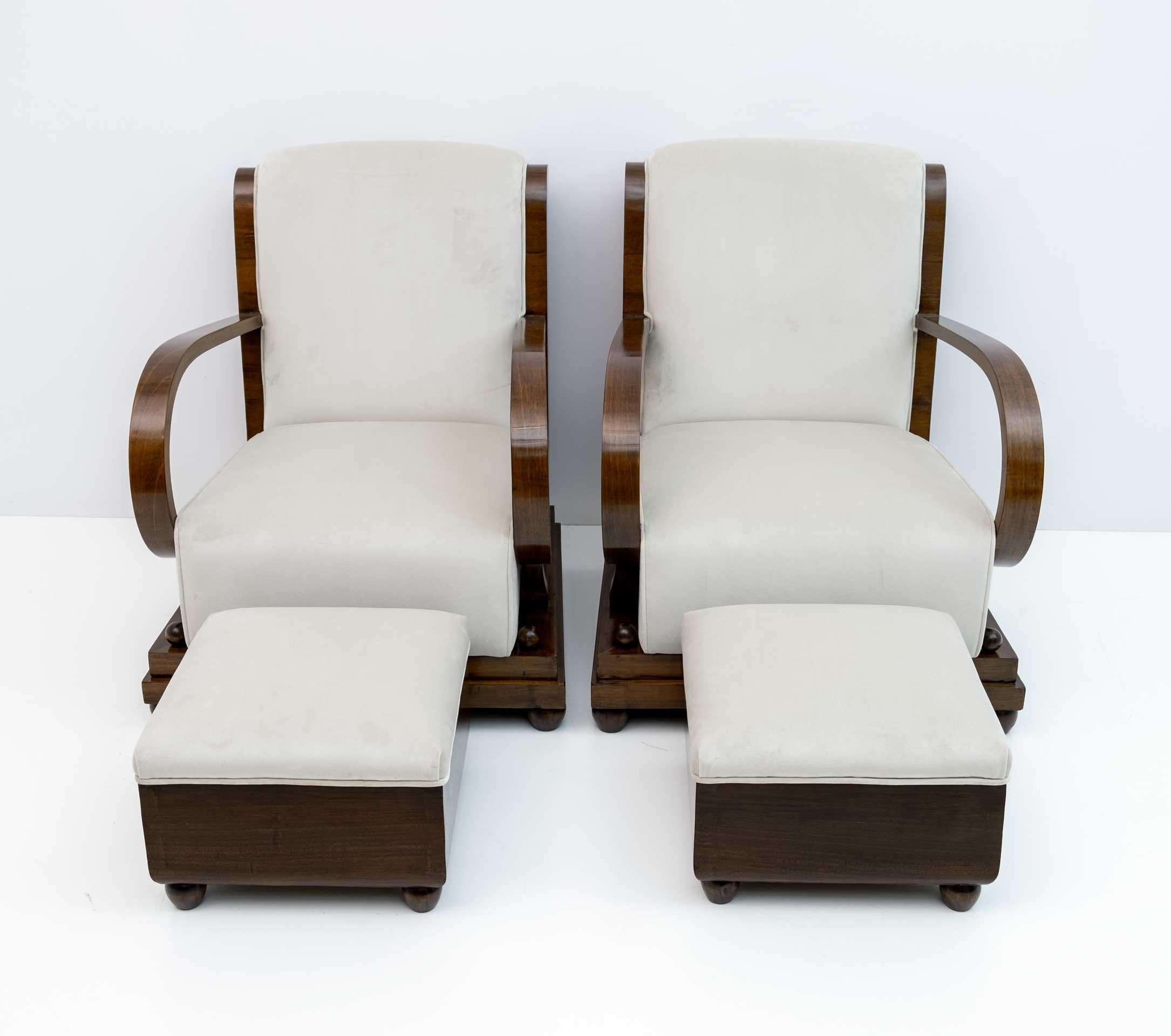 Pair of Art Dèco Italian Walnut and Velvet Armchairs and Two Ottomans, 1920s For Sale 3