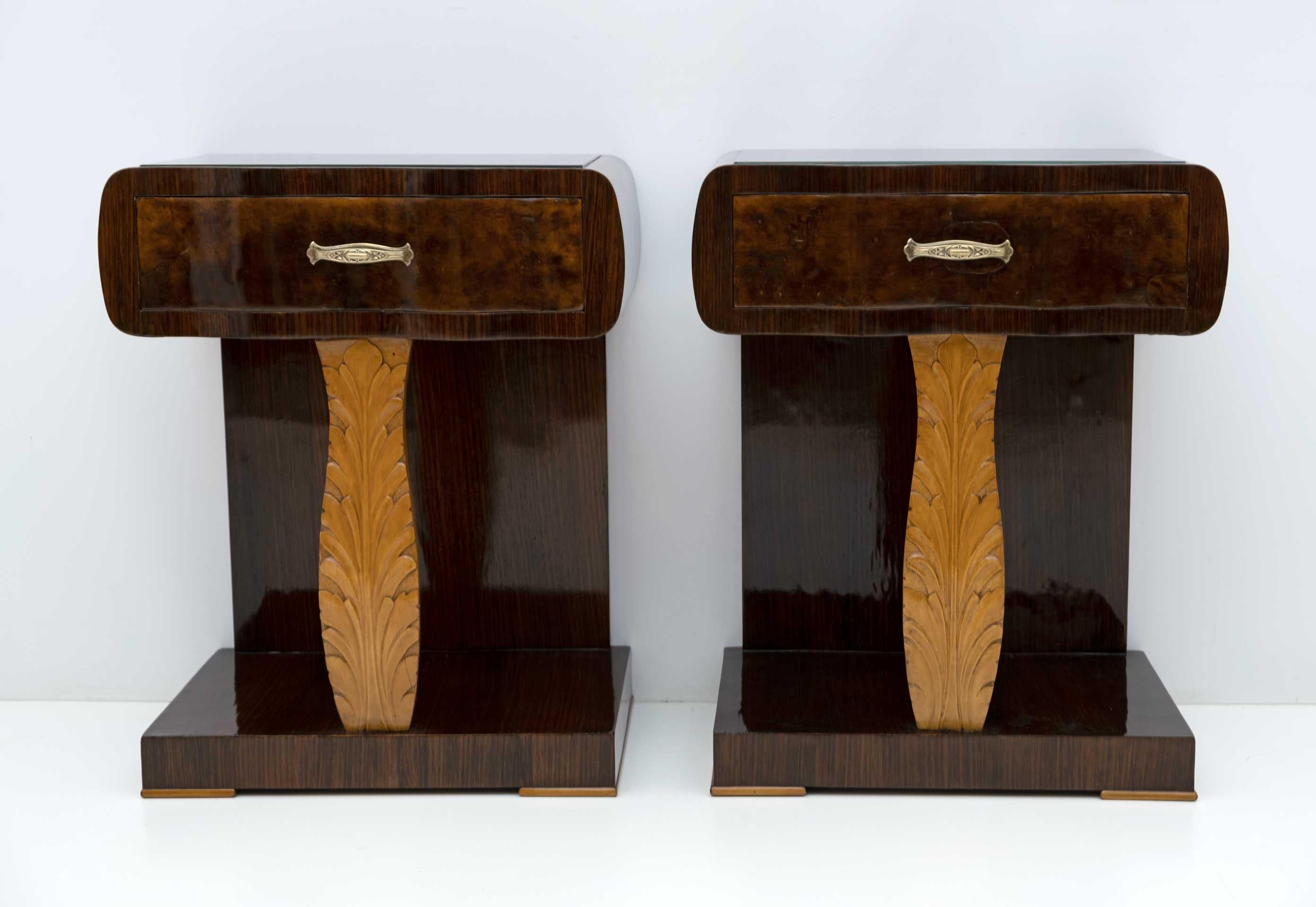 Early 20th Century Pair of Art Deco Italian Walnut Briar and Maple Bedside Tables, 1920s For Sale