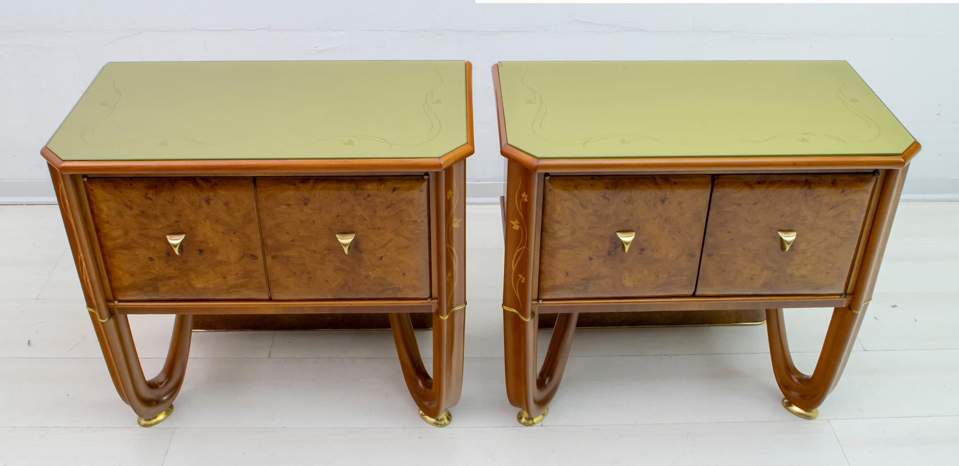 This pair of bedside tables was produced in Italy in the 1920s, Art Deco period. They were produced in walnut and walnut briar, the decorated glass top (as shown in the photo, one of the two glass shelves is chipped on two points), the structure is