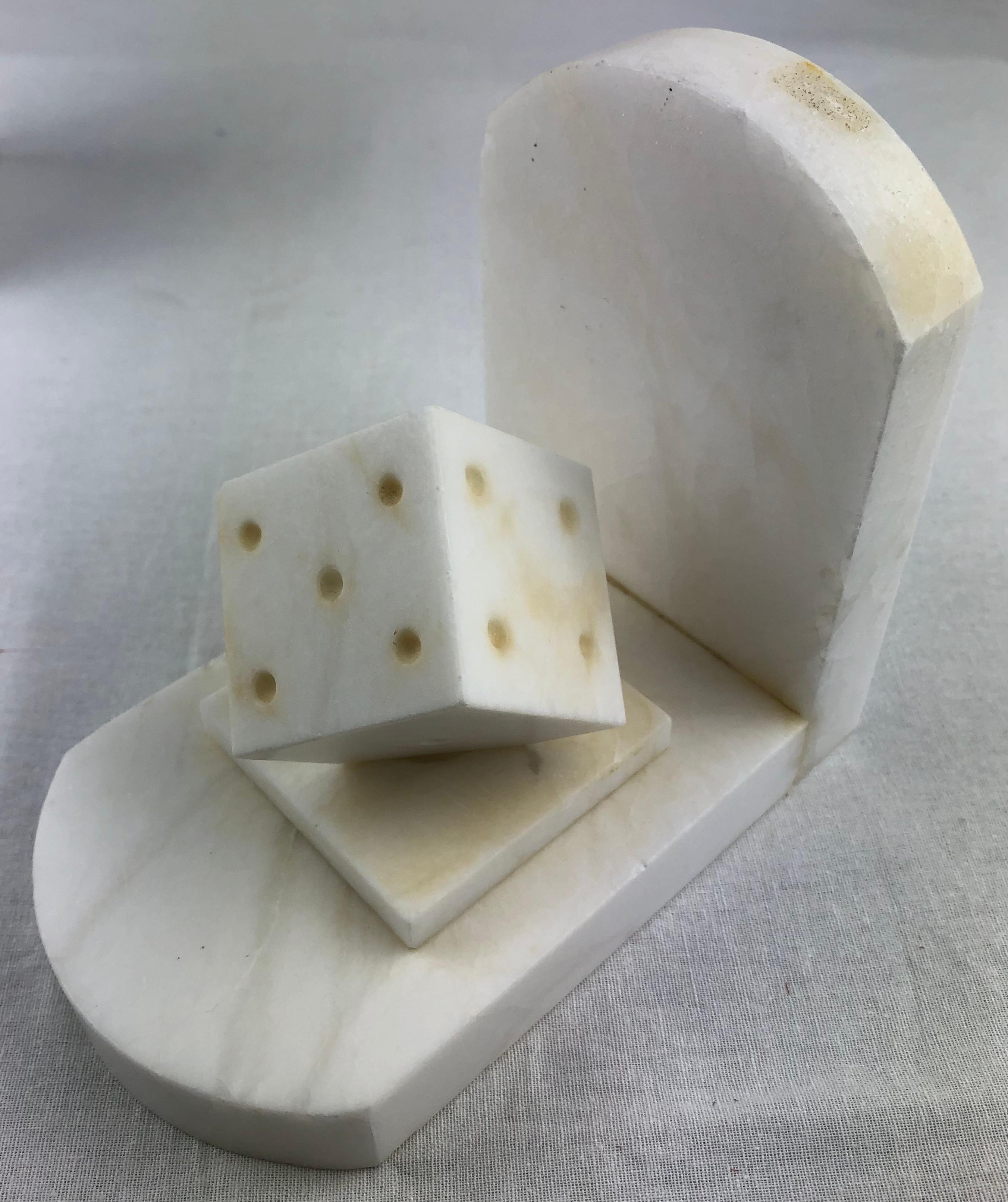 Pair of Art Deco Italian White Marble Bookends In Good Condition In Miami, FL