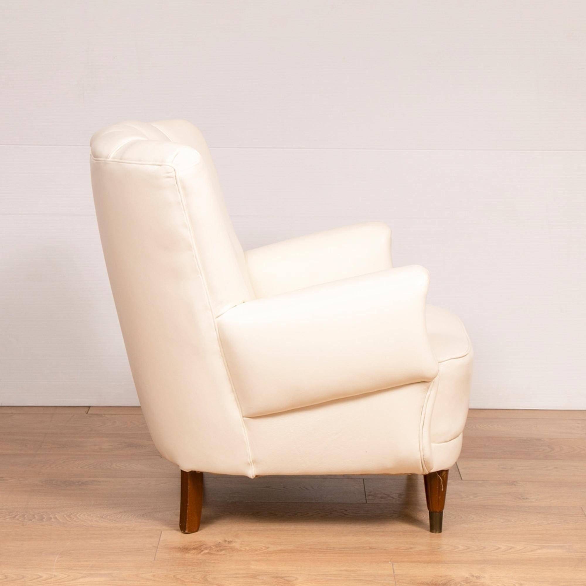 Pair of Art Deco Ivory Leather Armchairs, circa 1930 1